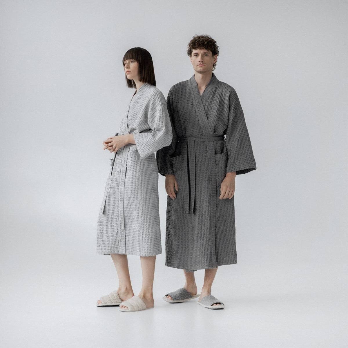 Peignoir en lin et coton gaufré nid d'abeille Linen Tales, coloris gris clair alternative