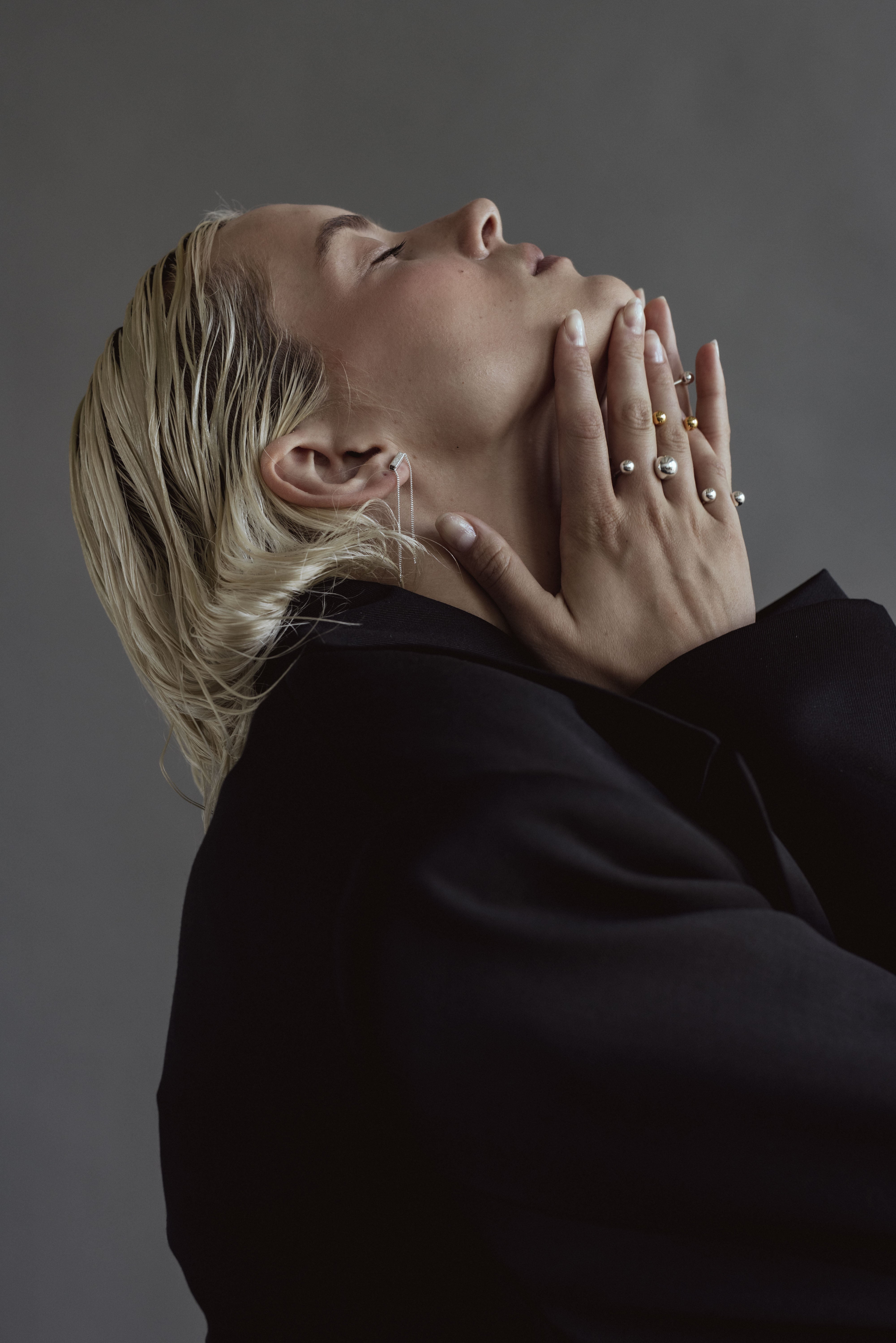 Veste élégante et accessoires raffinés