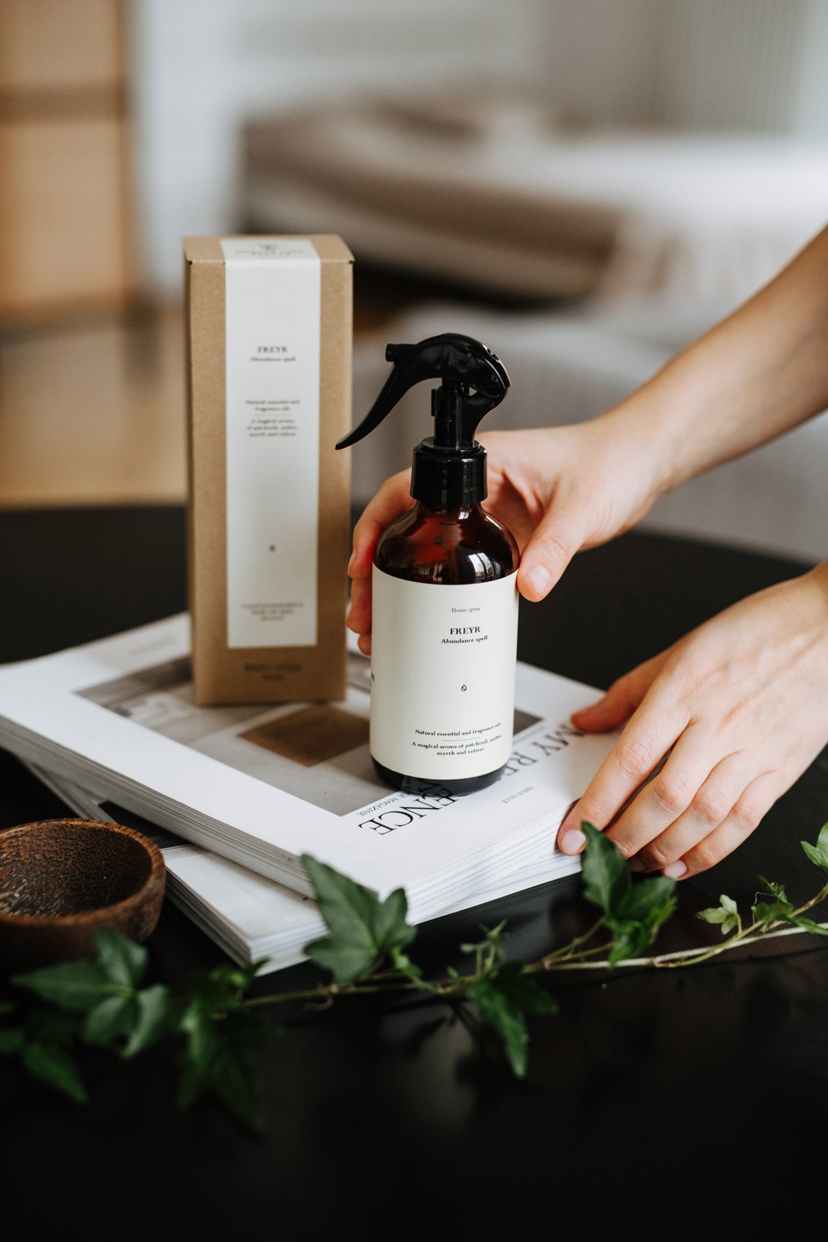 Sprays parfumés d'intérieur Smells Like Spells, vue lifestyle ambiance