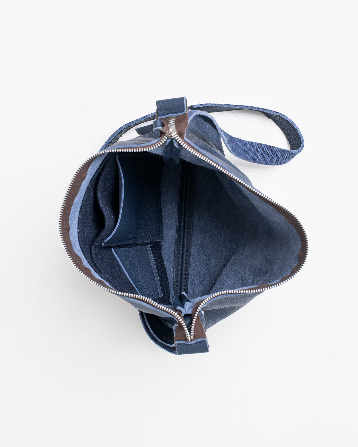 Sac à bandoulière en cuir Anet L bleu foncé - Trendbag