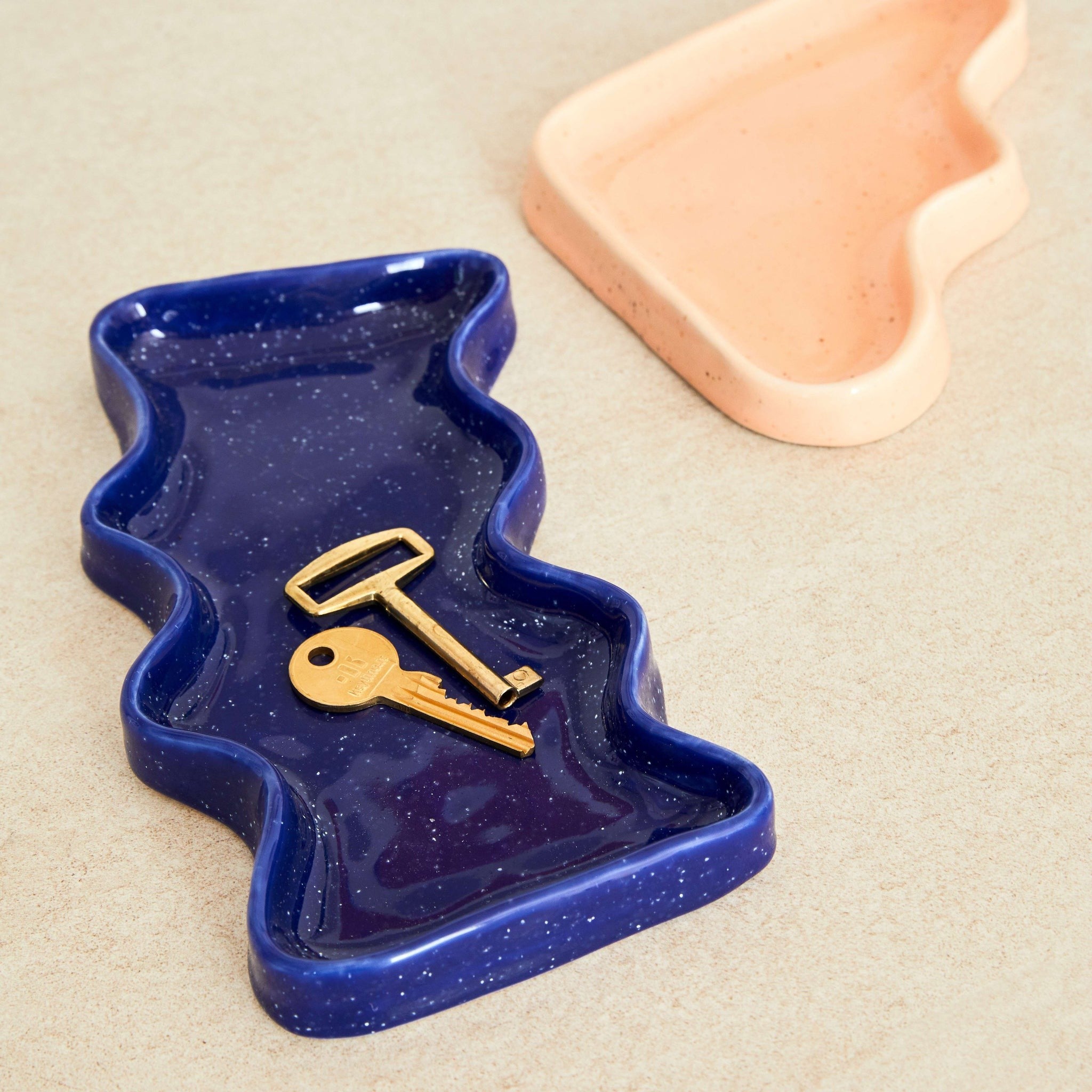 Plateau rectangulaire en céramique motif vague bleu, vue produit