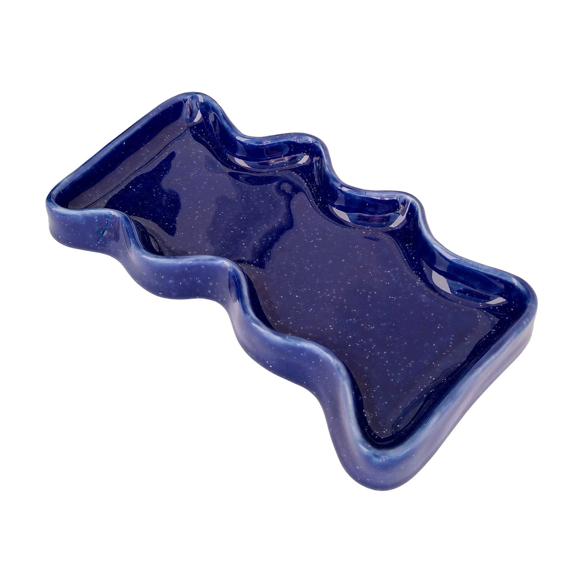 Plateau rectangulaire en céramique motif vague bleu, vue détaillée