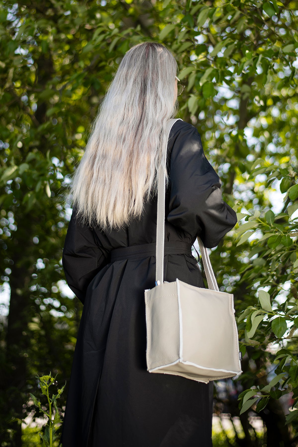 Sac à bandoulière en cuir Folk 1 gris clair - Trendbag