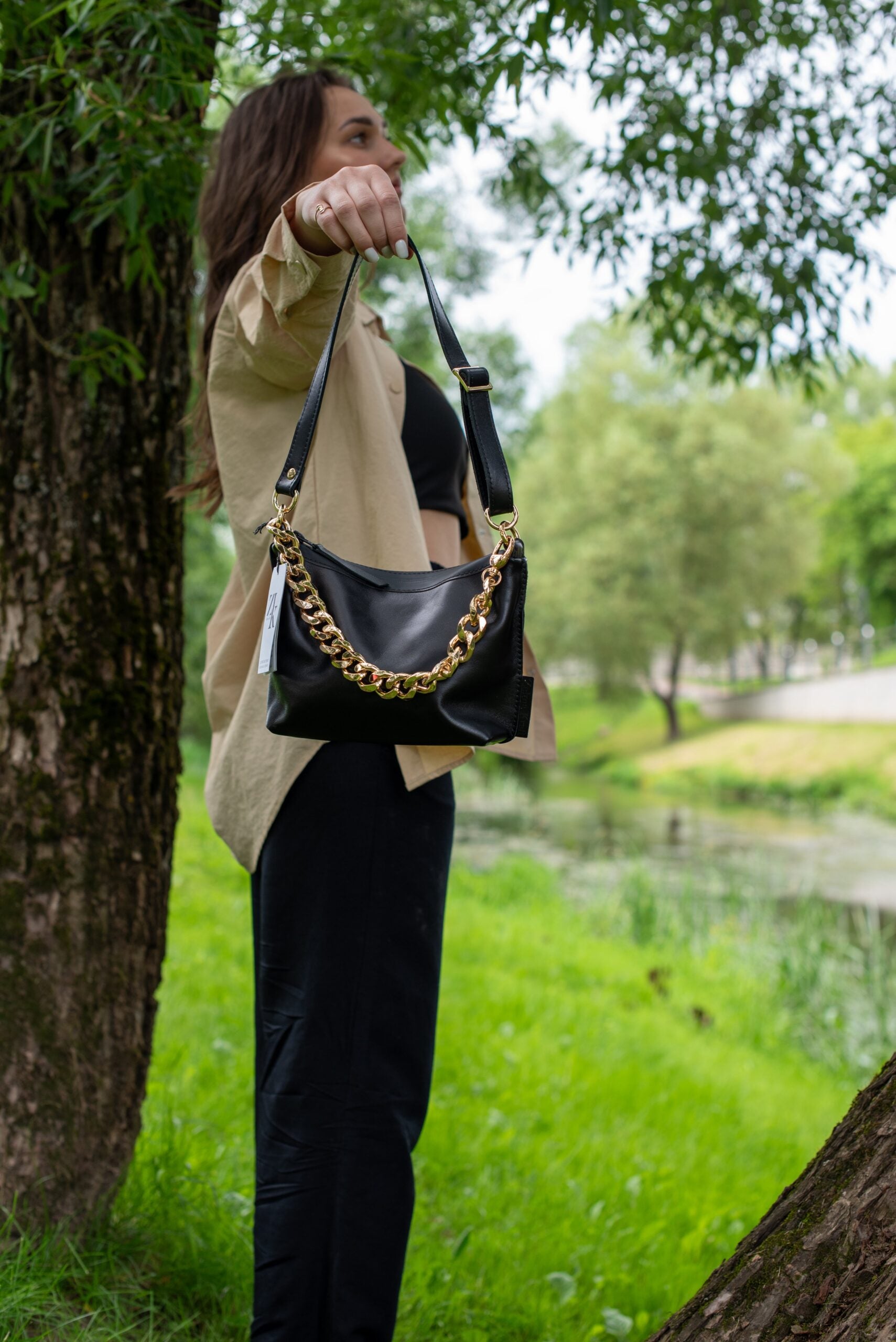 Sac à main hobo en cuir noir, petit modèle, chaîne personnalisable, vue 3