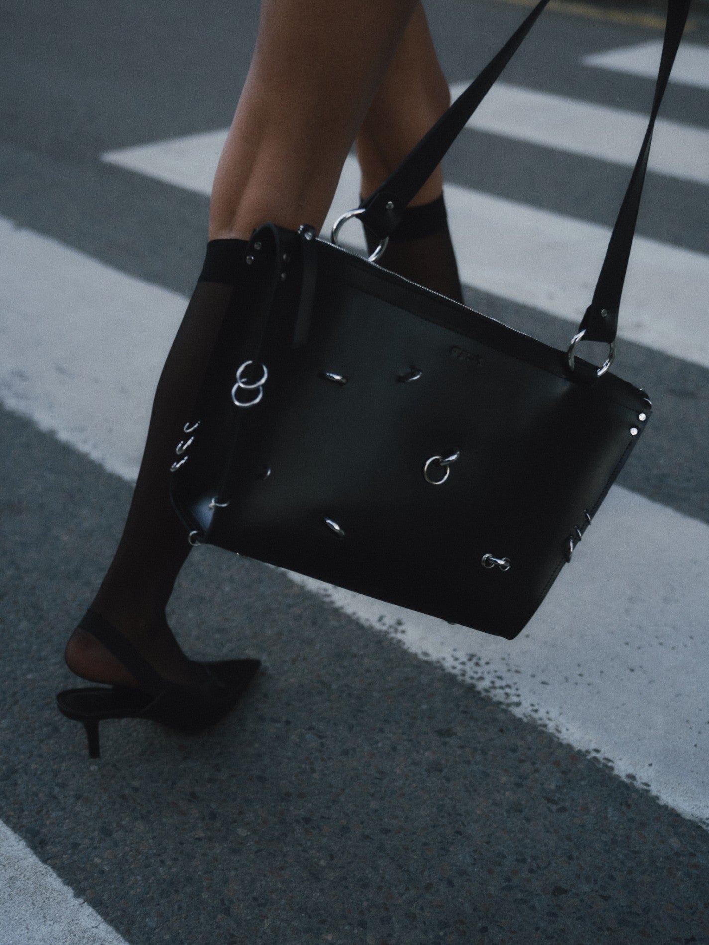 Sac à main en cuir noir ARINA
