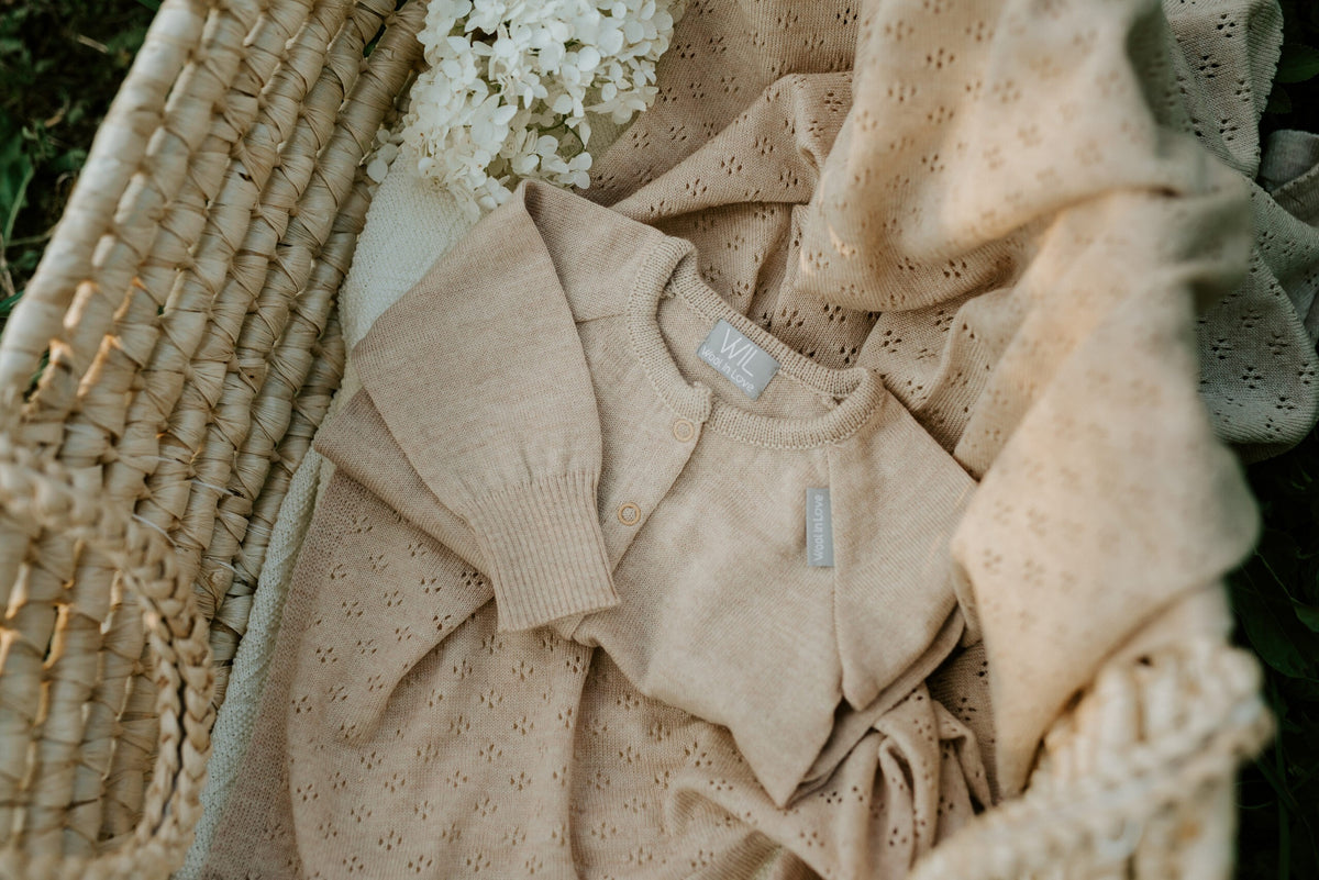Coffret naissance LOVE, couverture, combinaison et bonnet, Wool In Love