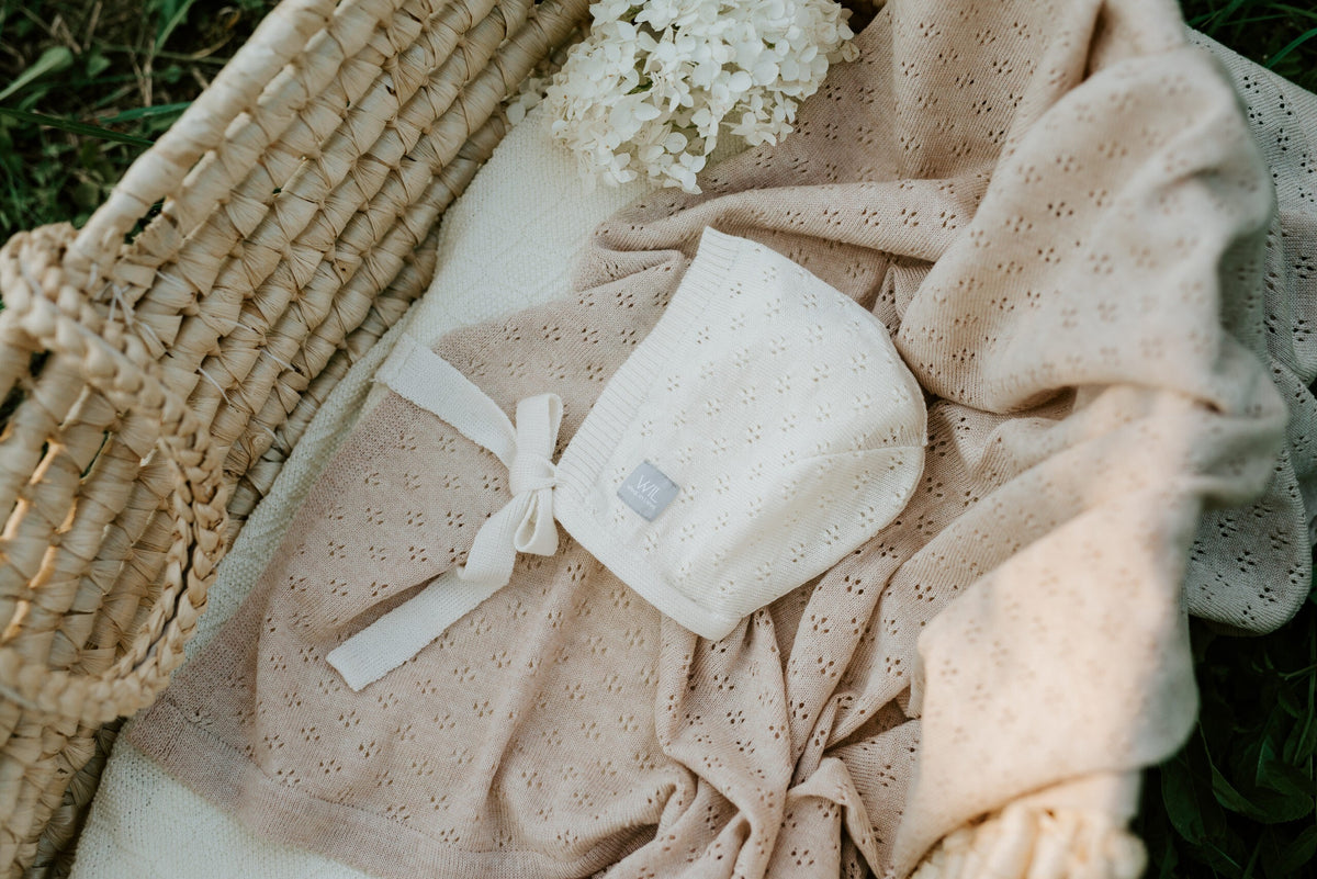 Coffret naissance LOVE, couverture et bonnet en mérinos, Wool In Love