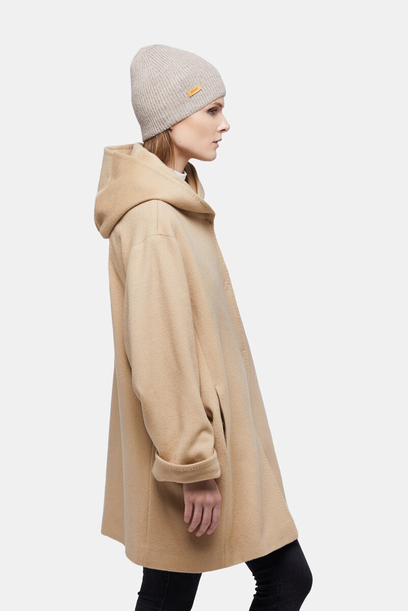 Bonnet en alpaga bébé point côte anglaise café au lait, vue de profil