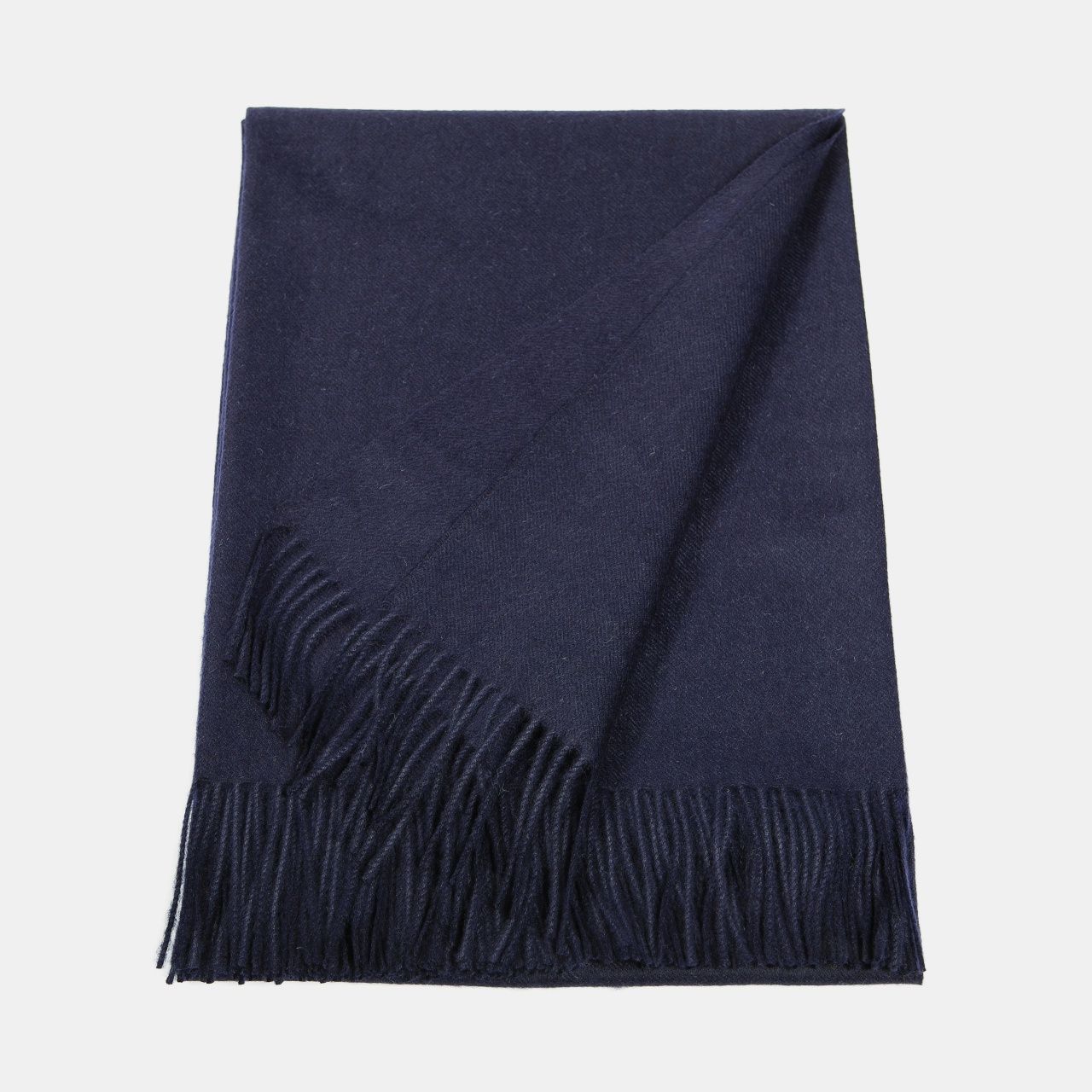 Châle maxi en alpaga bébé bleu marine à franges, deuxième vue drapée