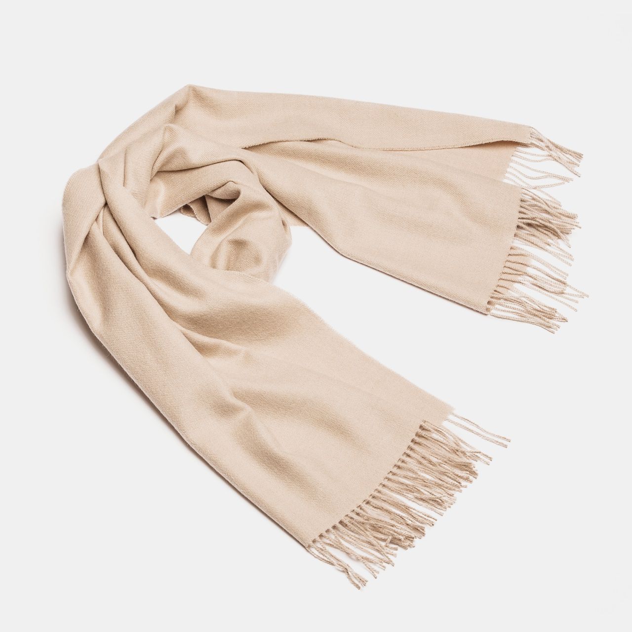 Châle maxi en alpaga bébé blé à franges artisanales, vue drapée
