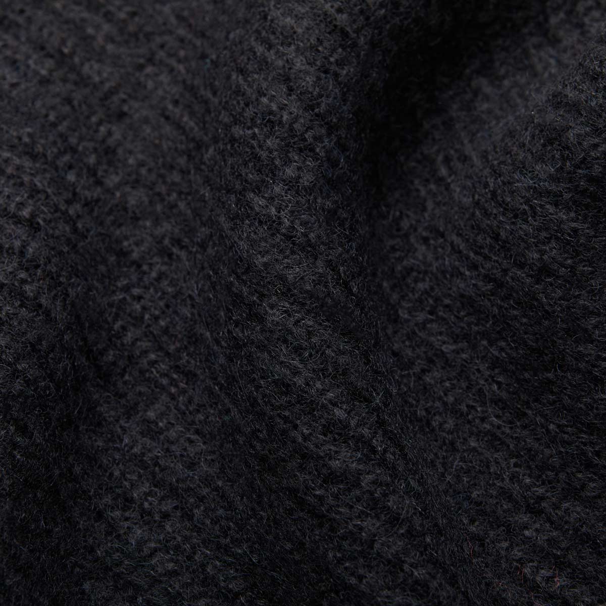 Écharpe en alpaga bébé et mérinos point côte anglaise noir, gros plan texture