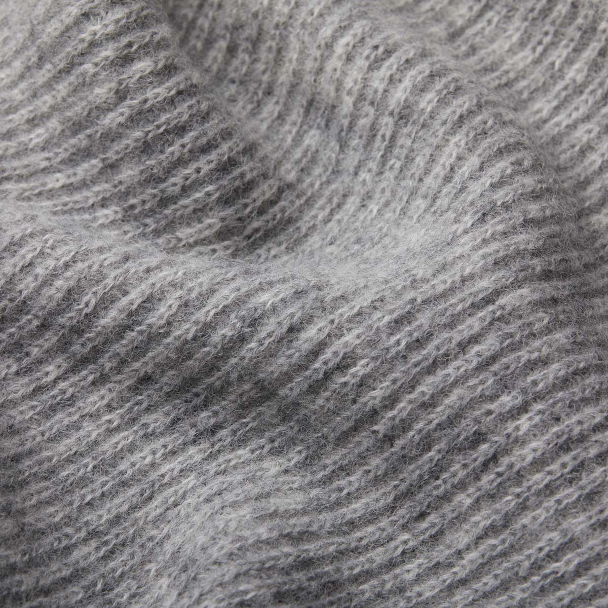 Écharpe en alpaga bébé et mérinos point côte anglaise gris argent, gros plan texture