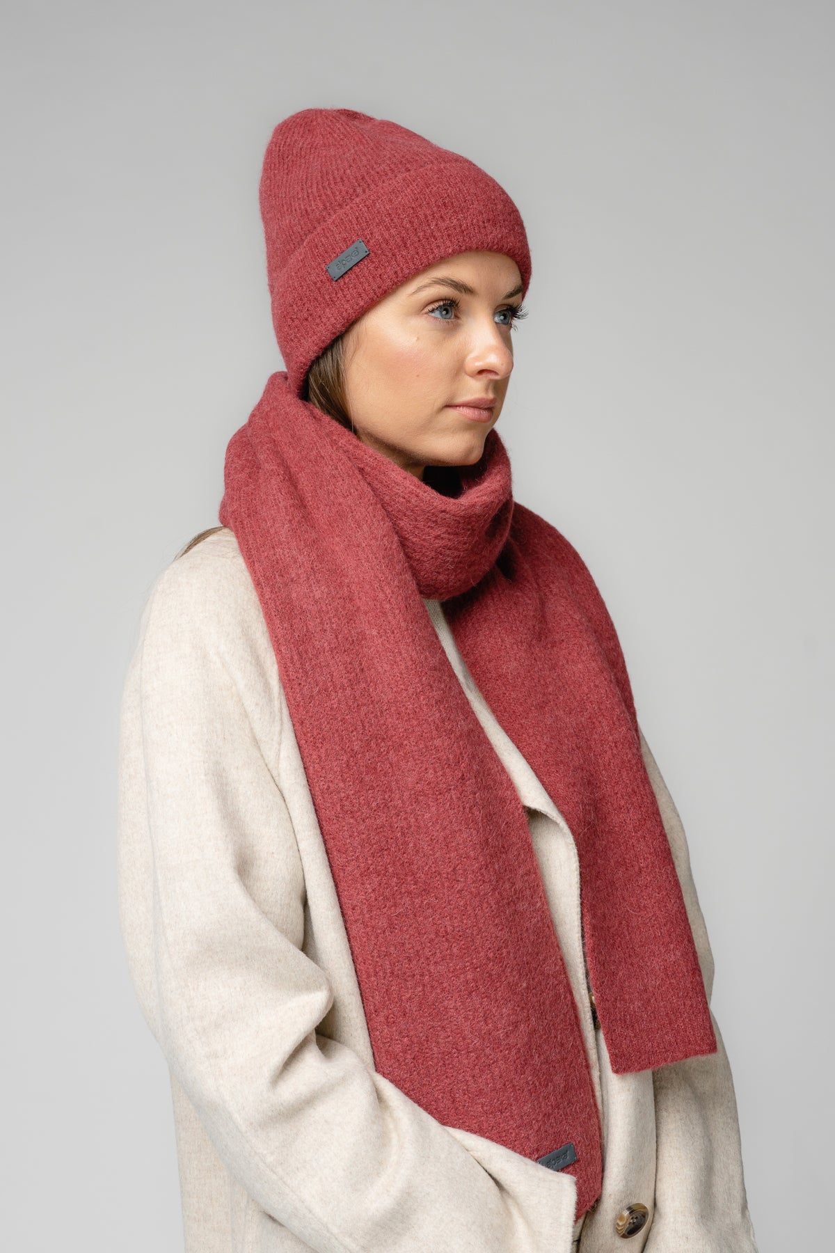 Set écharpe et bonnet en alpaga et mérinos ambre, styling complet