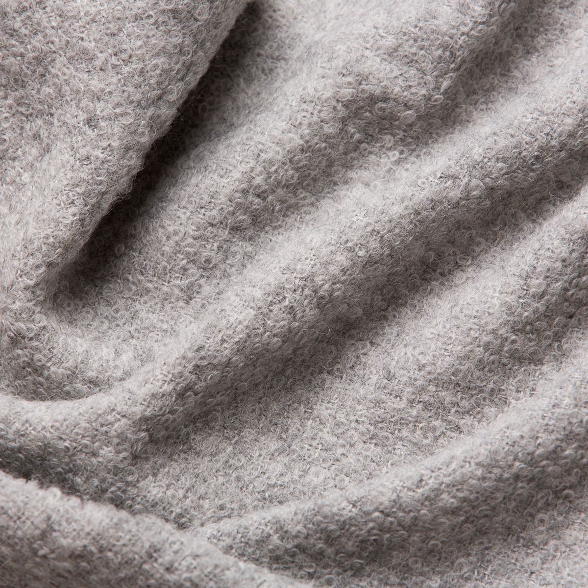 Plaid en laine d'alpaga bouclette argenté, relief en motif nid d'abeille