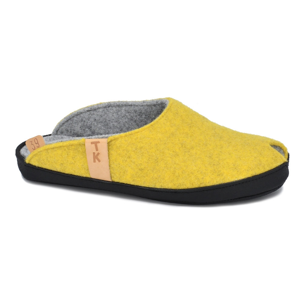 Chaussons en feutre de laine jaune - TOKU Brussels, photo 1