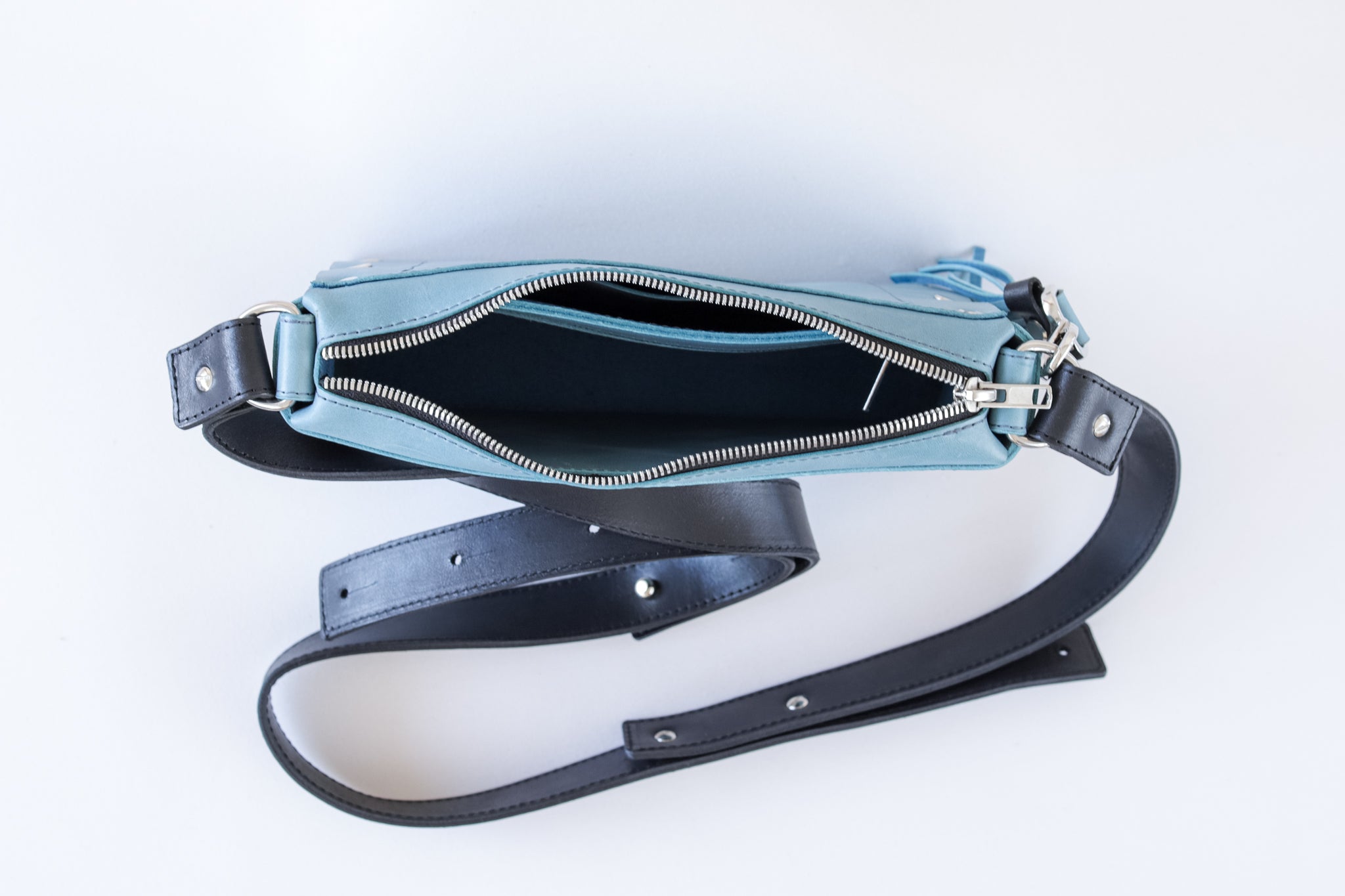 Sac bandoulière en cuir modèle TOURIST, vue produit finale