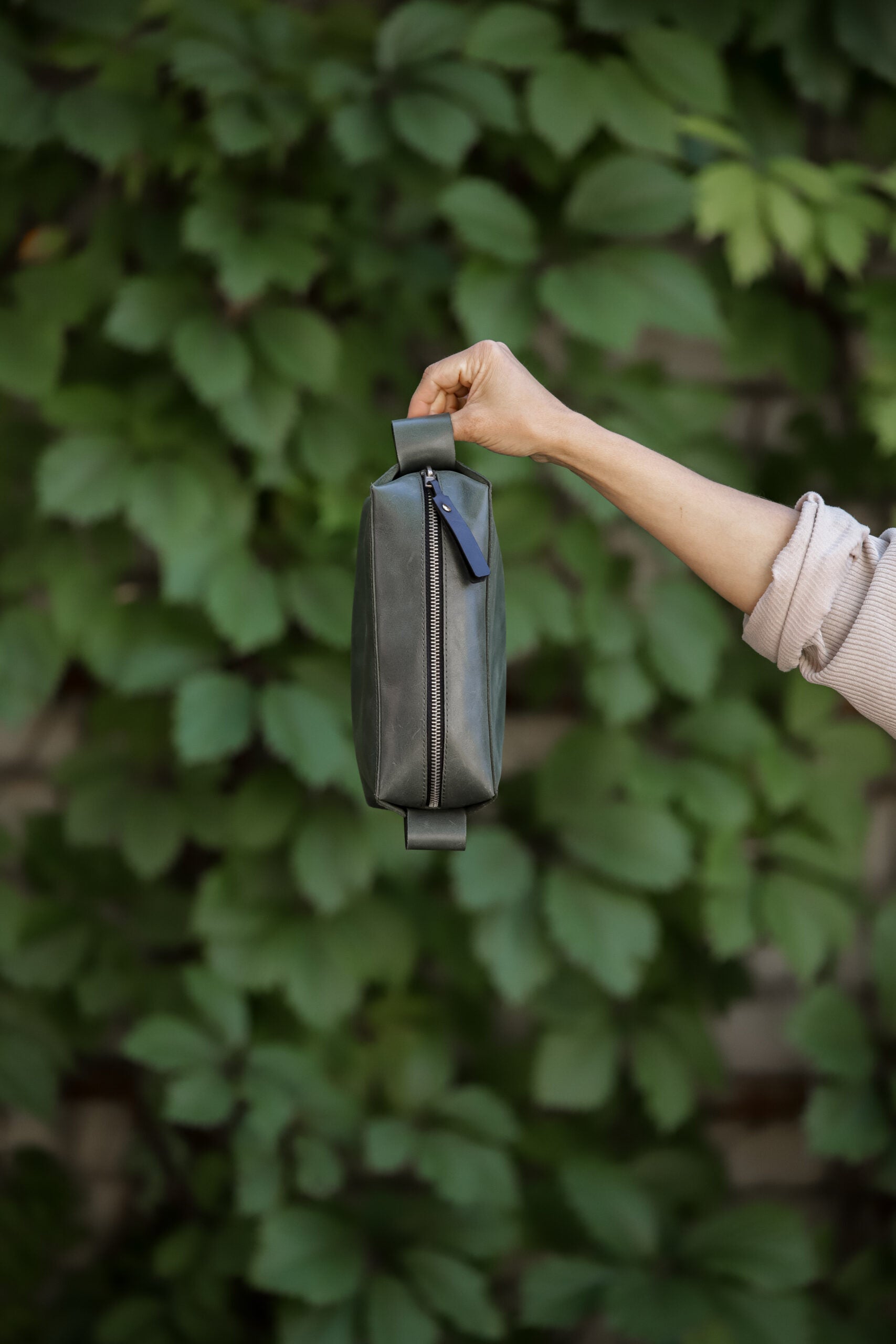 Trousse de toilette en cuir, vue détaillée alternative
