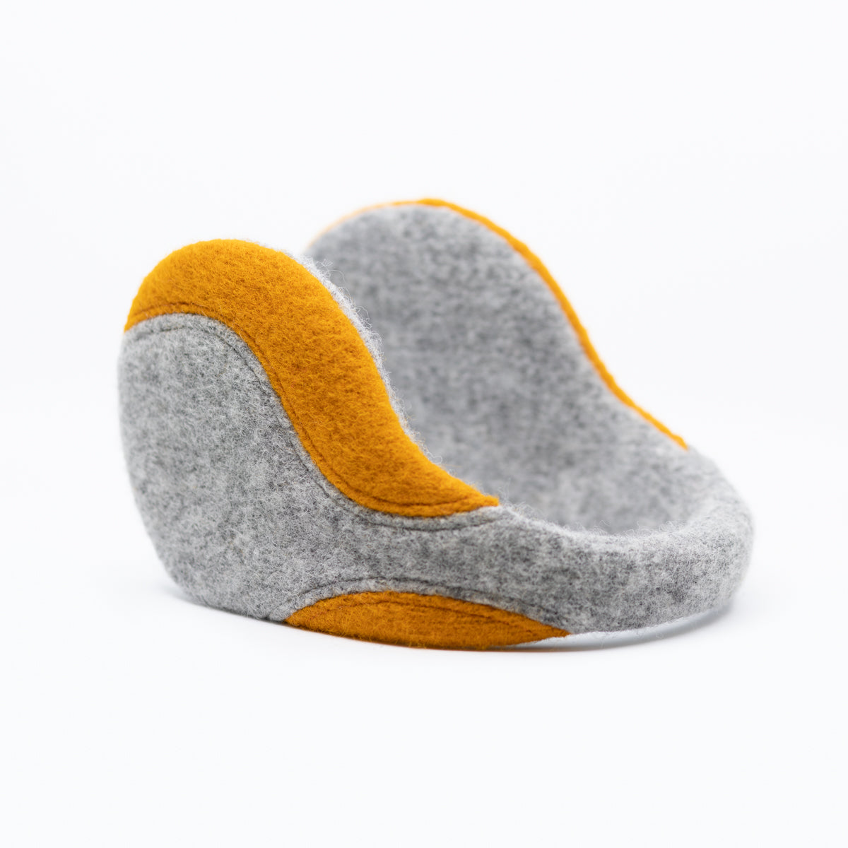 Cache-oreilles HERTTA en laine feutrée gris clair et curcuma, vue produit