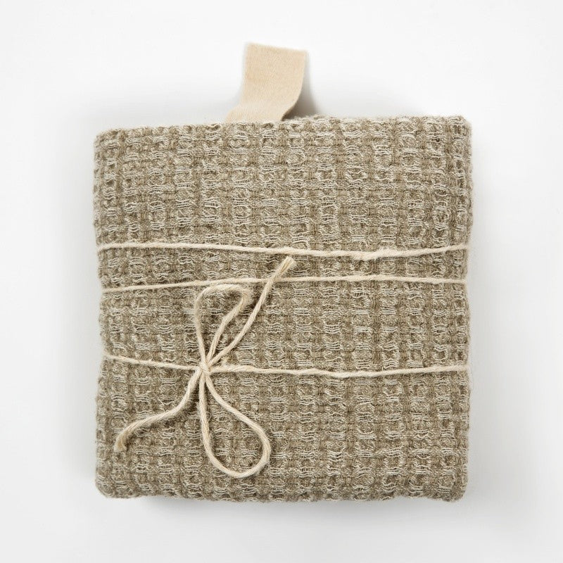 Grande serviette en lin gris Hertwill, détail de la couture de finition