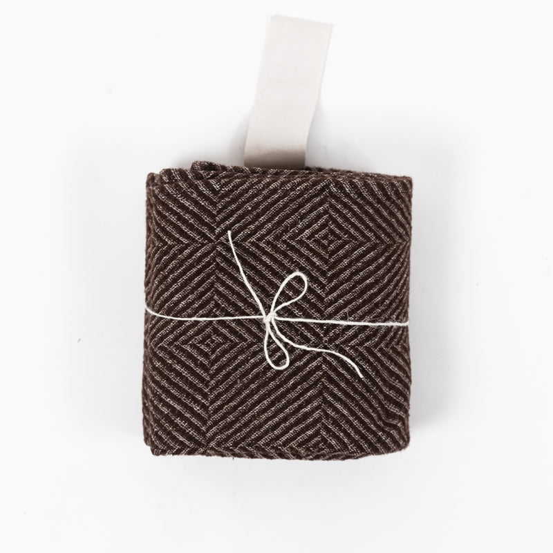 Grande serviette en lin KOOS motif géométrique marron, lin épais