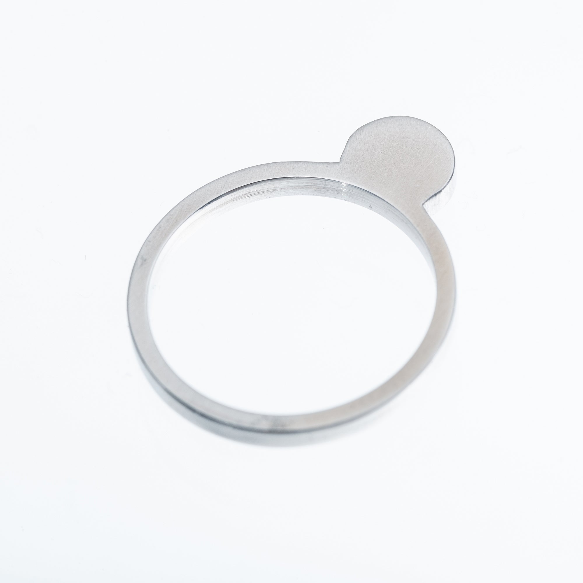 Bague Lentsius modèle Cauda en acier inoxydable, vue détaillée