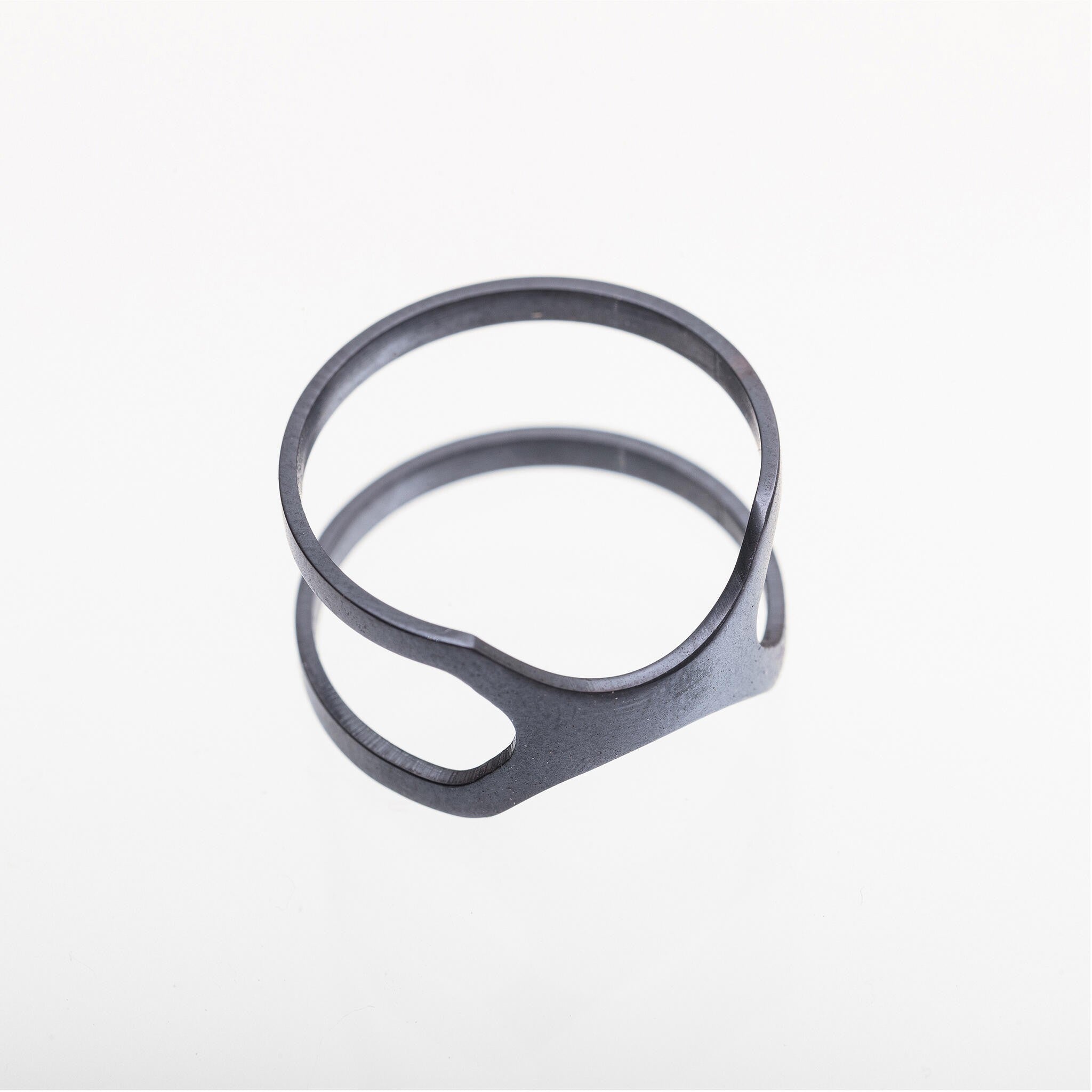 Bague modèle Versus violette, vue détaillée
