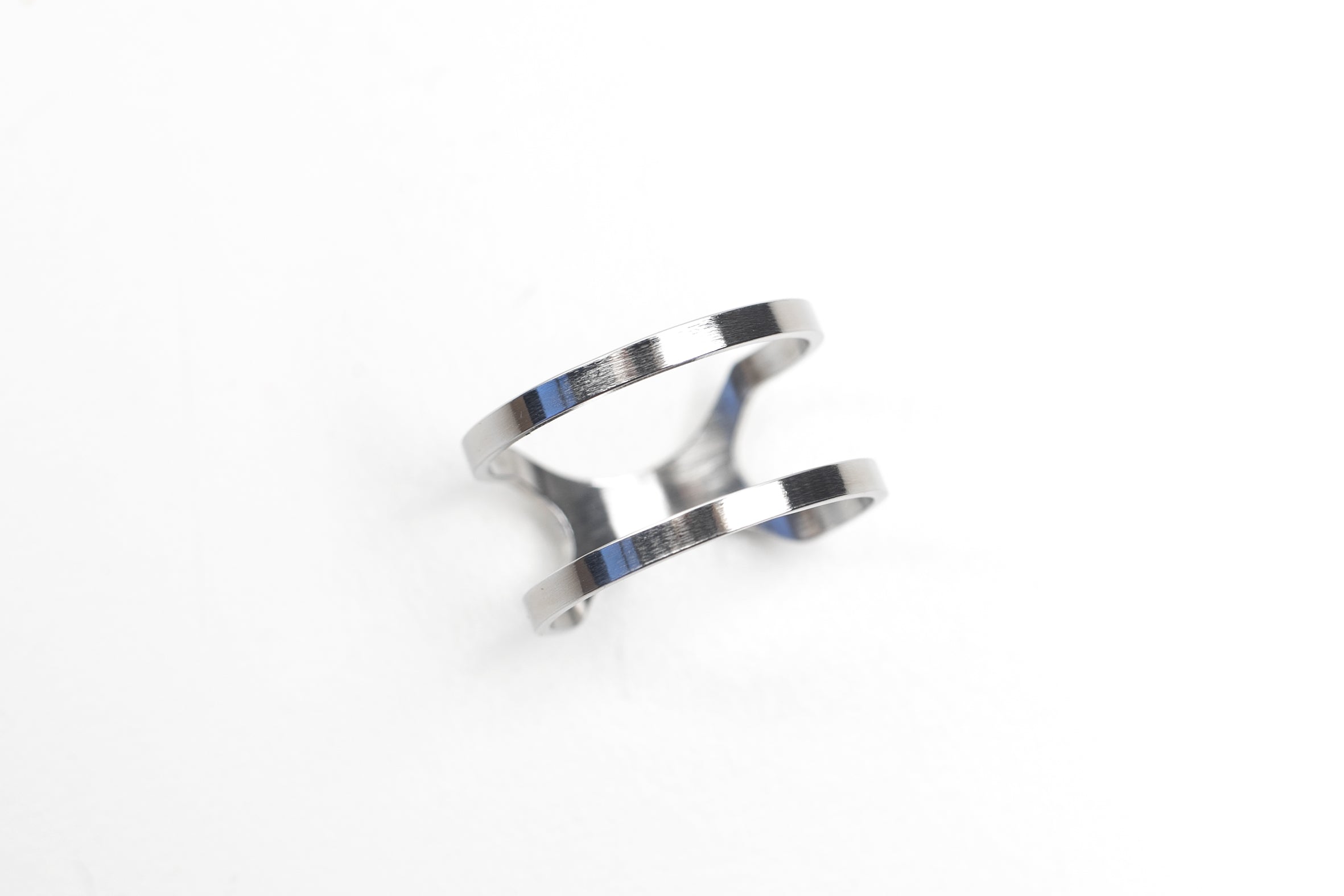 Bague modèle Versus, vue produit alternative