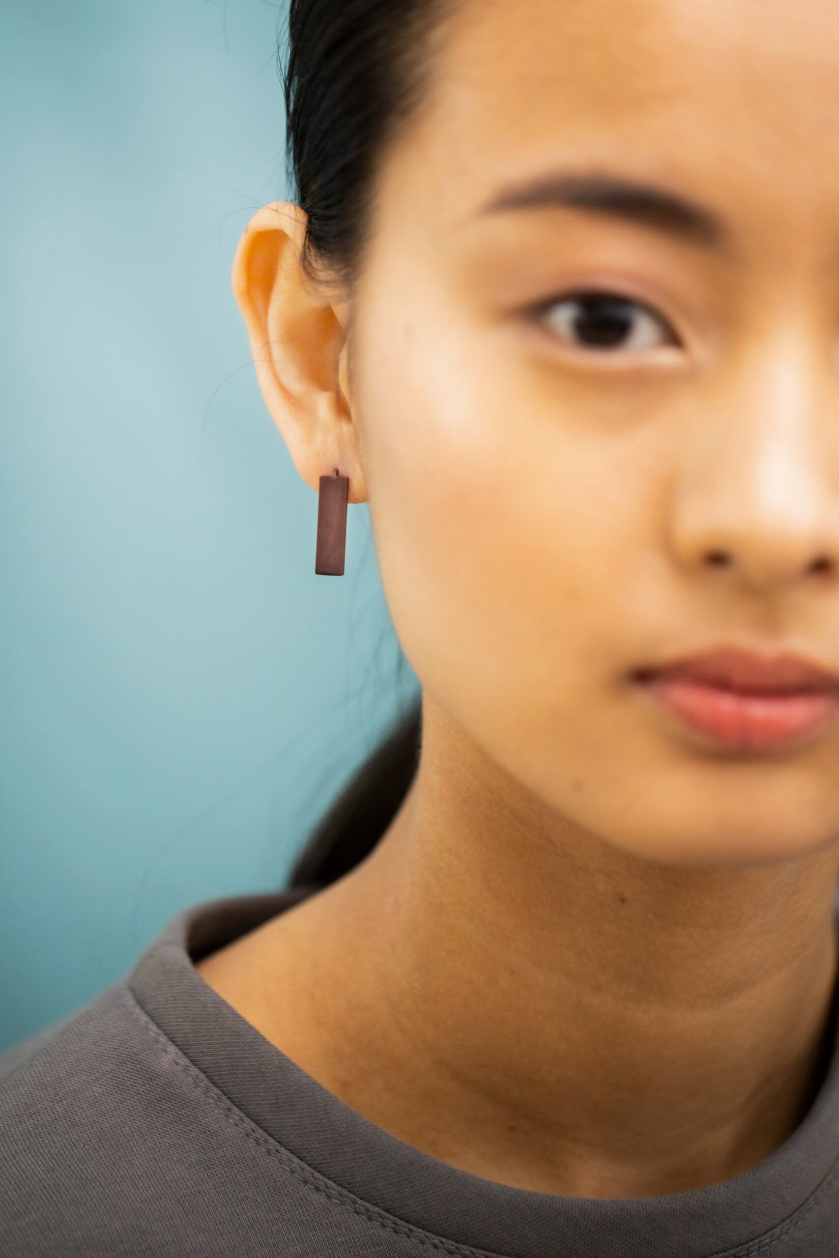 Boucles d'oreilles modèle Corner violettes, vue détaillée