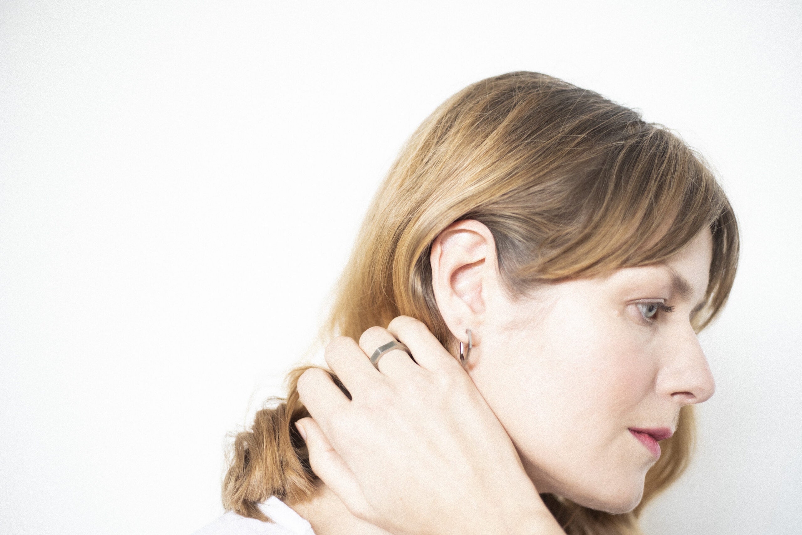 Boucles d'oreilles modèle Flecte en acier, vue détaillée
