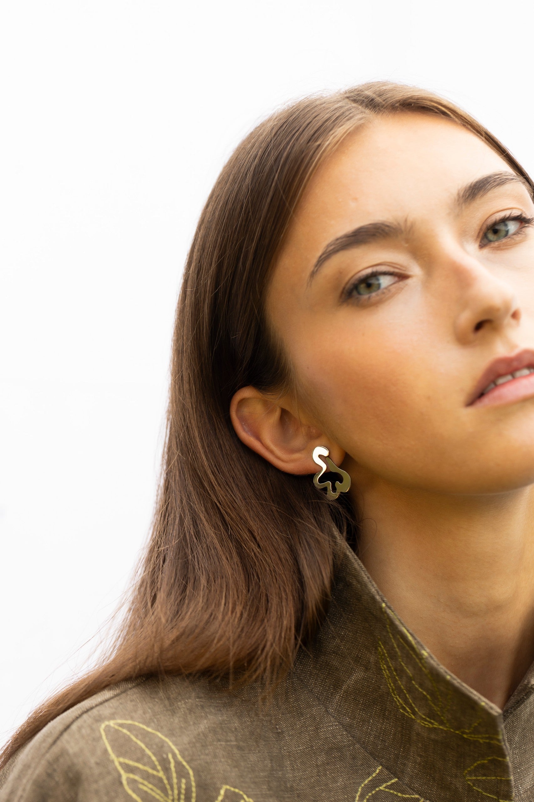 Boucles d'oreilles modèle Folia Bold, vue éditoriale