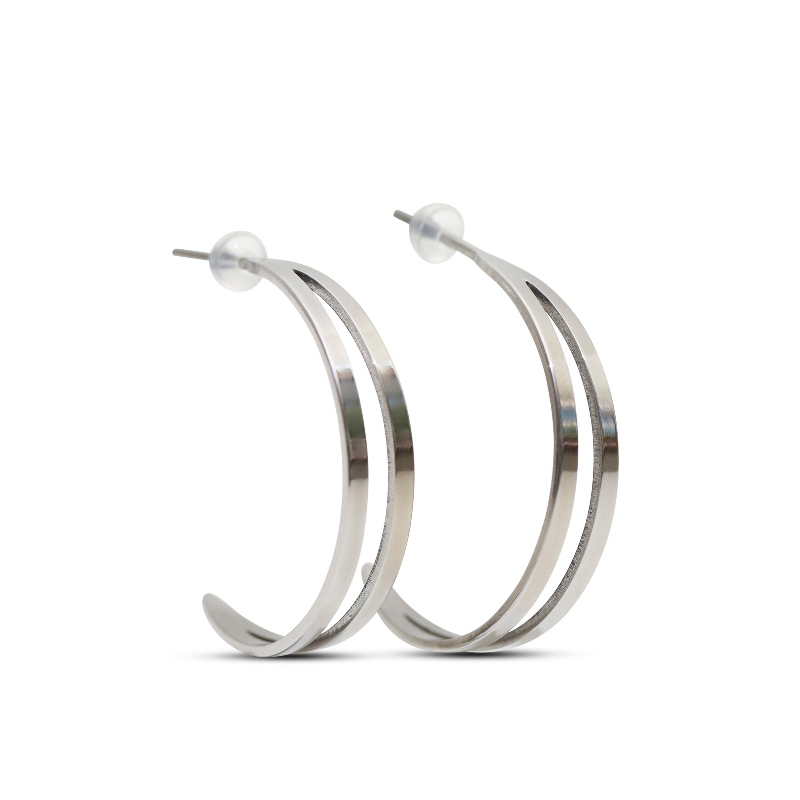 Boucles d'oreilles Lentsius modèle Linea en acier poli, vue finale