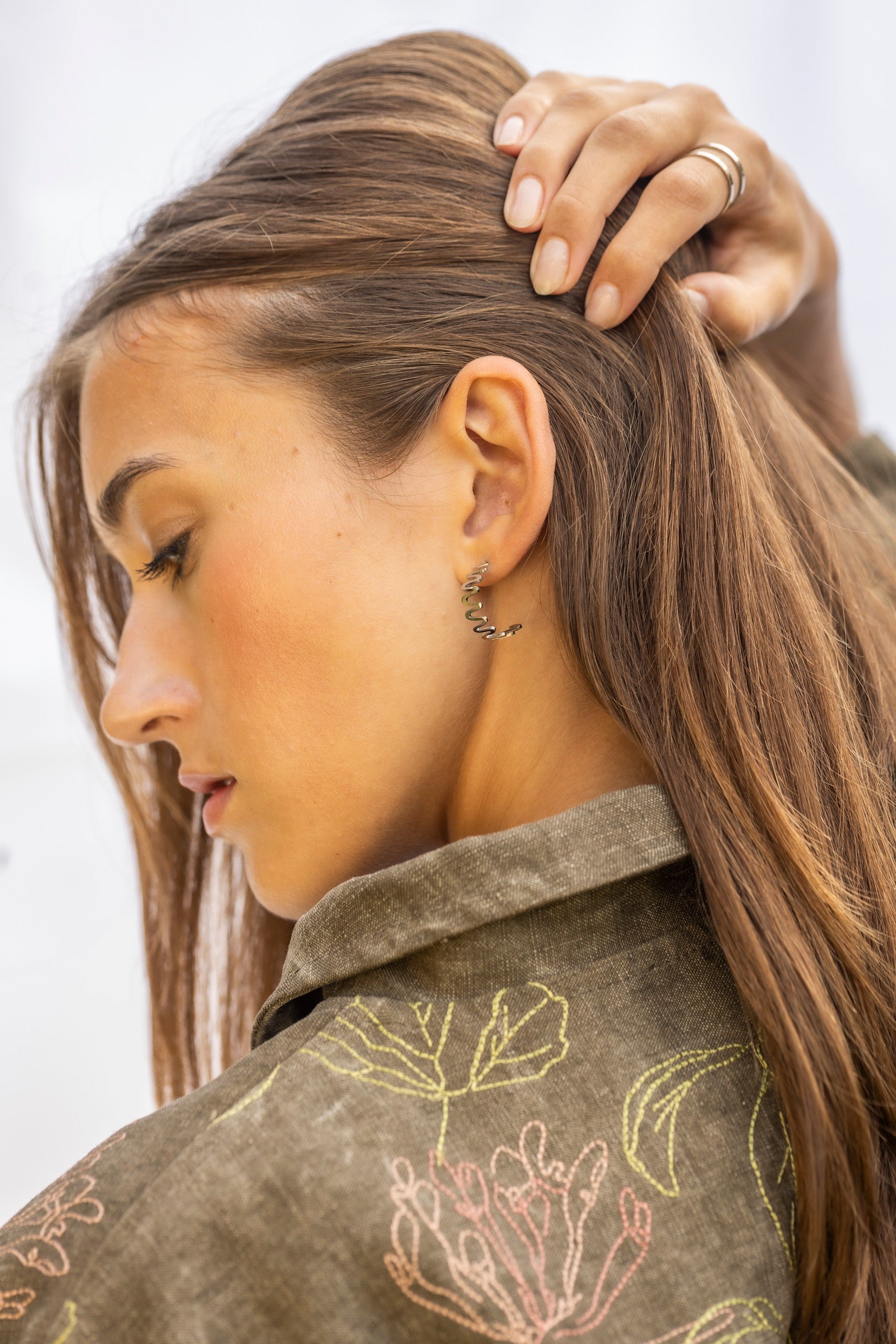 Boucles d'oreilles modèle Vena, vue éditoriale
