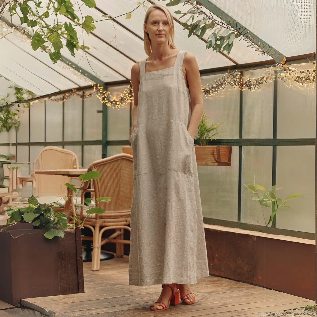 Robe en lin Linen Tales modèle Fugue naturel beige clair, vue éditoriale