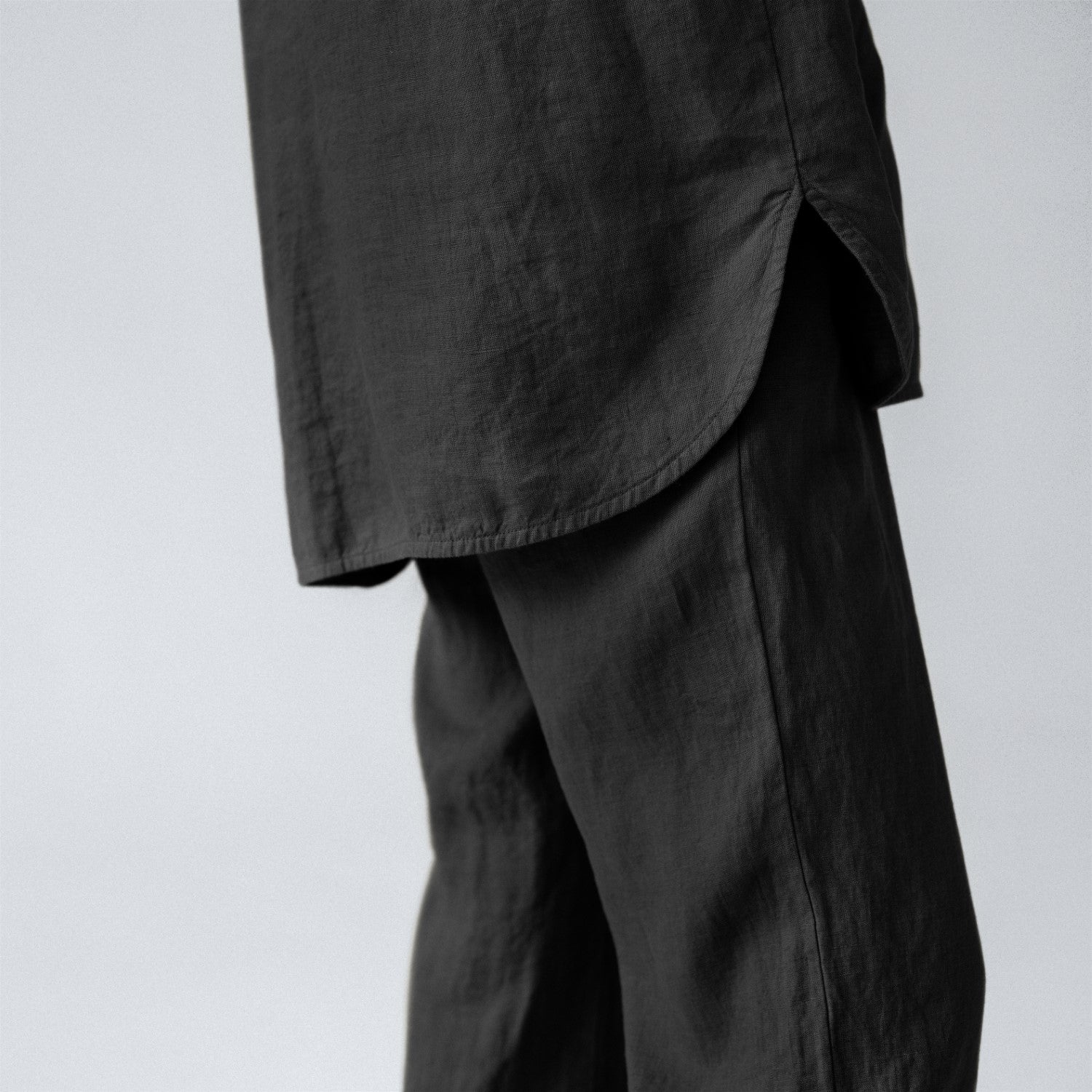 Ensemble loungewear en lin Primrose Linen Tales coloris noir, vue produit