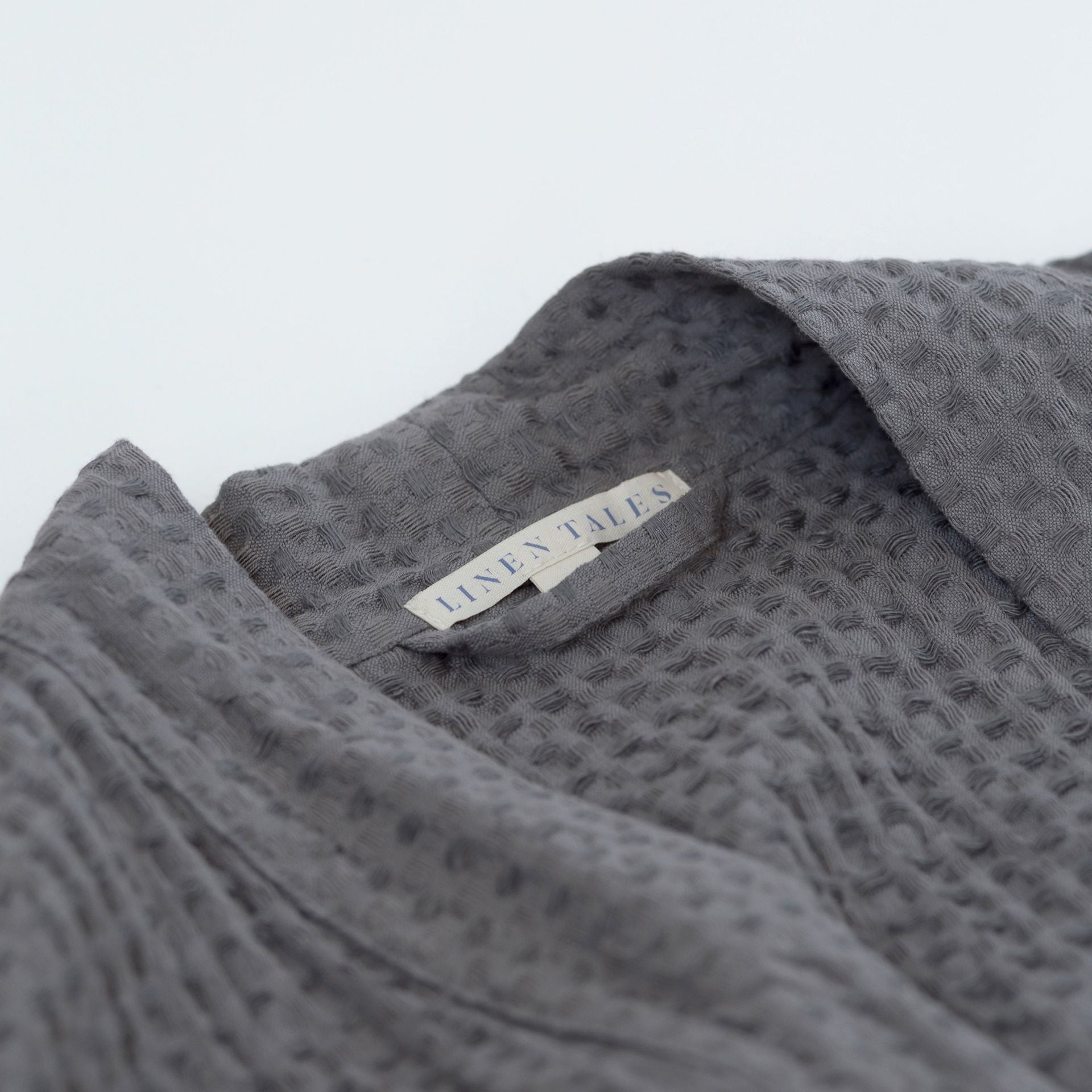 Peignoir en lin et coton gaufré nid d'abeille Linen Tales, coloris gris foncé alternative