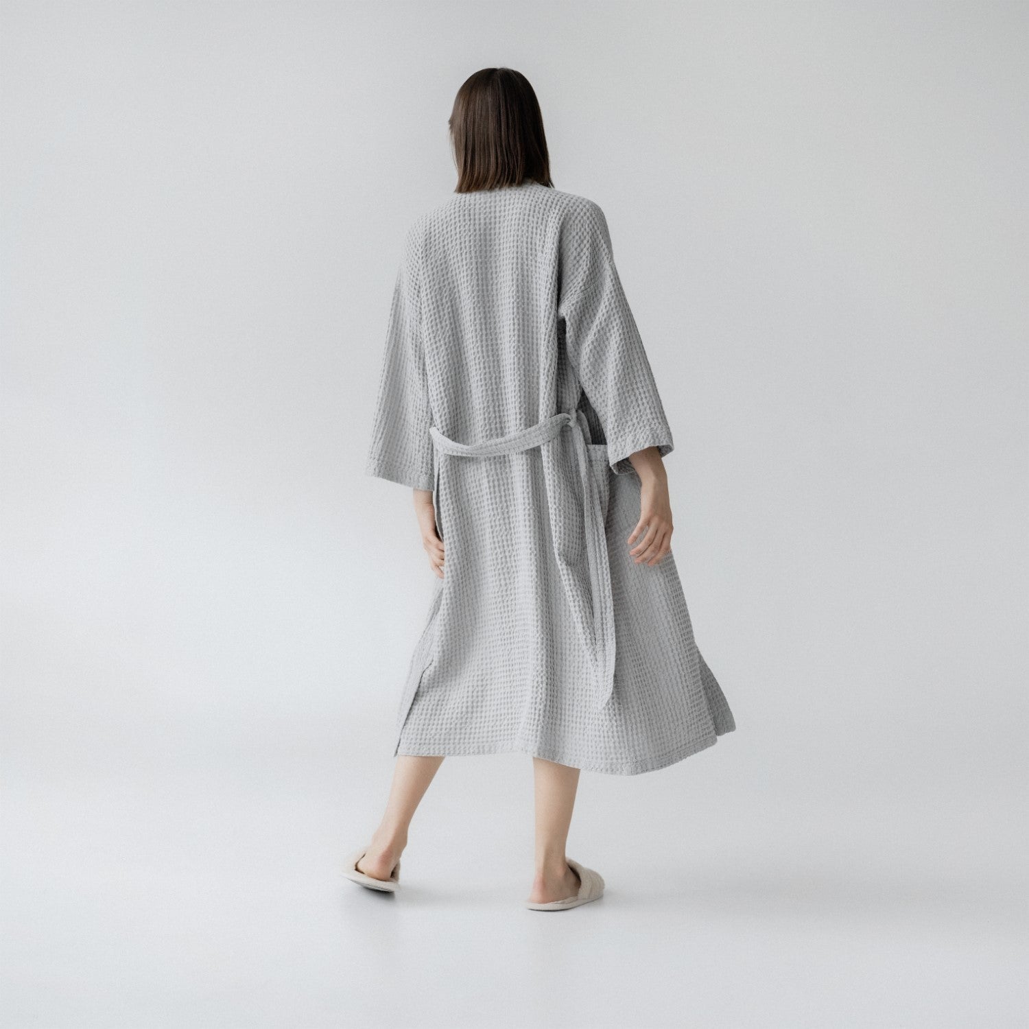 Peignoir en lin et coton gaufré nid d'abeille Linen Tales, coloris gris clair