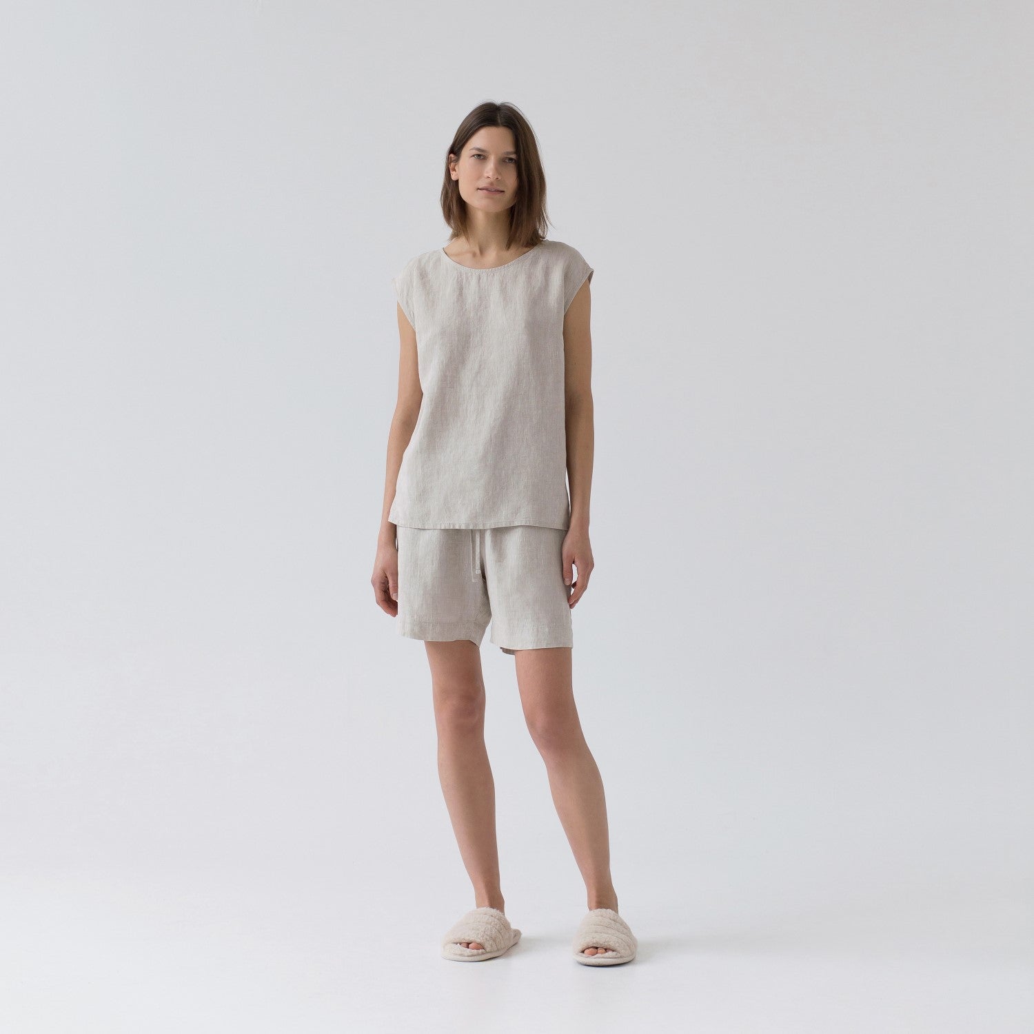 Ensemble pyjama en lin Verbena Linen Tales coloris chiné, vue éditoriale