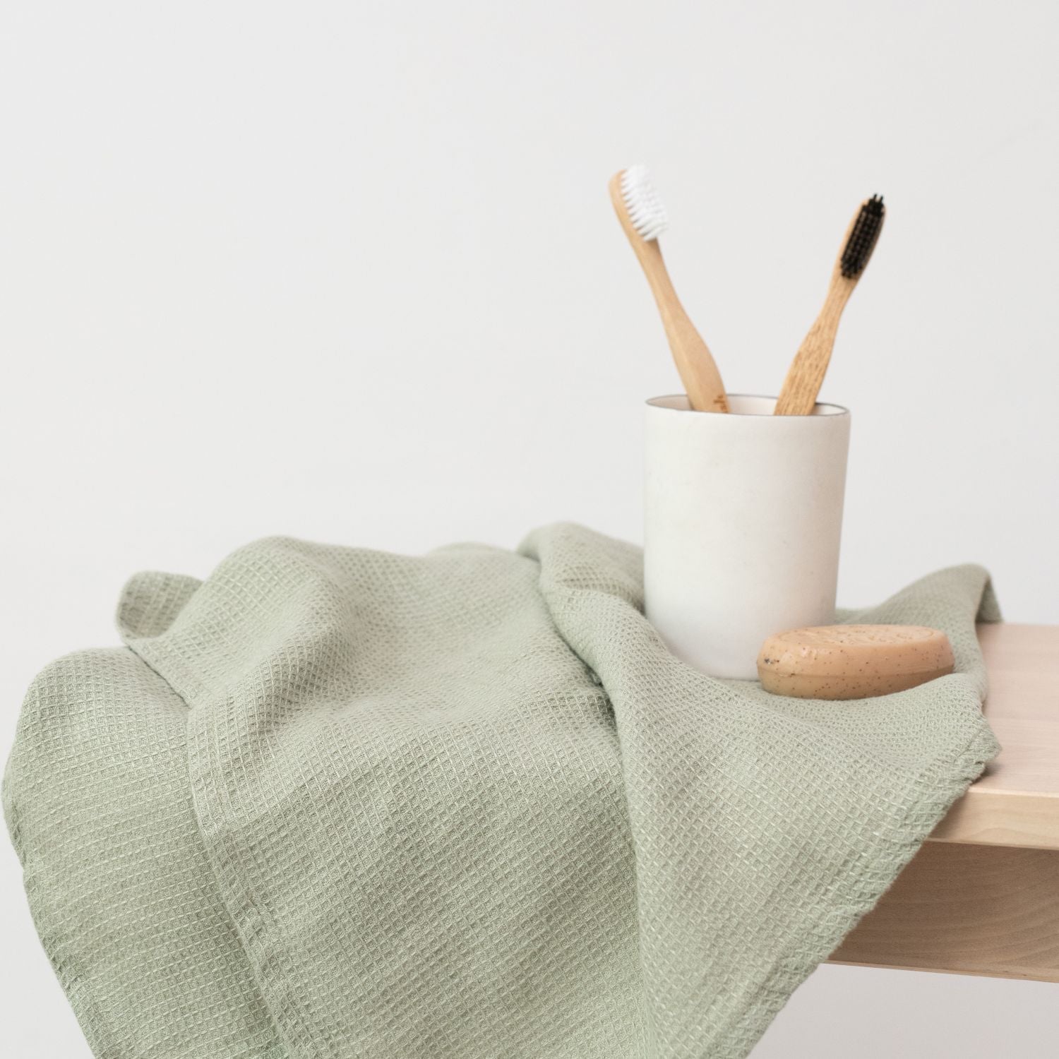 Serviette en lin gaufré fine Linen Tales, coloris sauge alternative