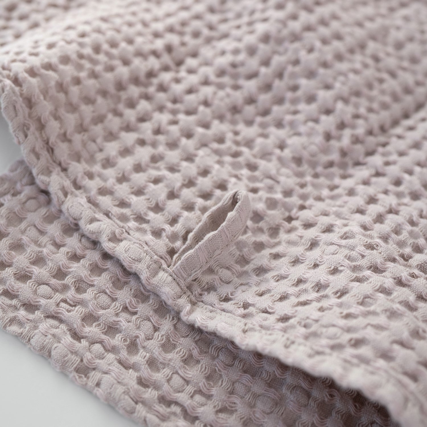 Serviette en lin et coton gaufré nid d'abeille Linen Tales, coloris poudre vue produit