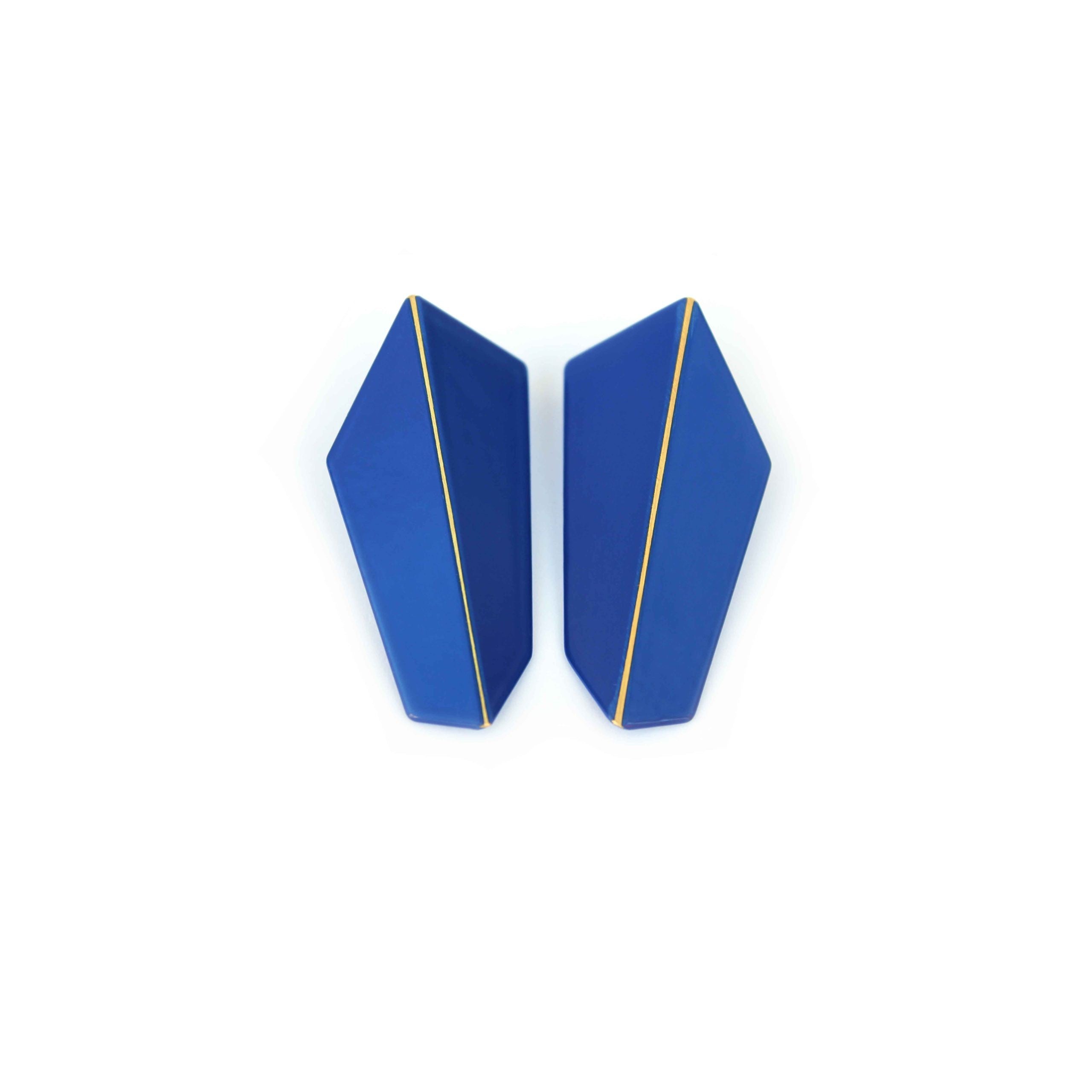 Boucles d'oreilles pliées verticales modèle Folded Vertical, vue éditoriale alternative