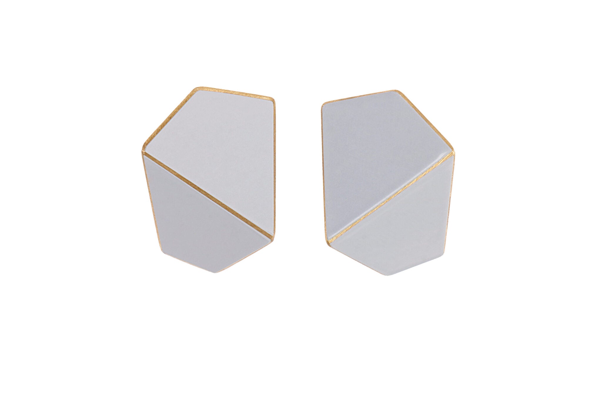 Boucles d'oreilles larges pliées modèle Folded Wide gris fenêtre, vue détaillée
