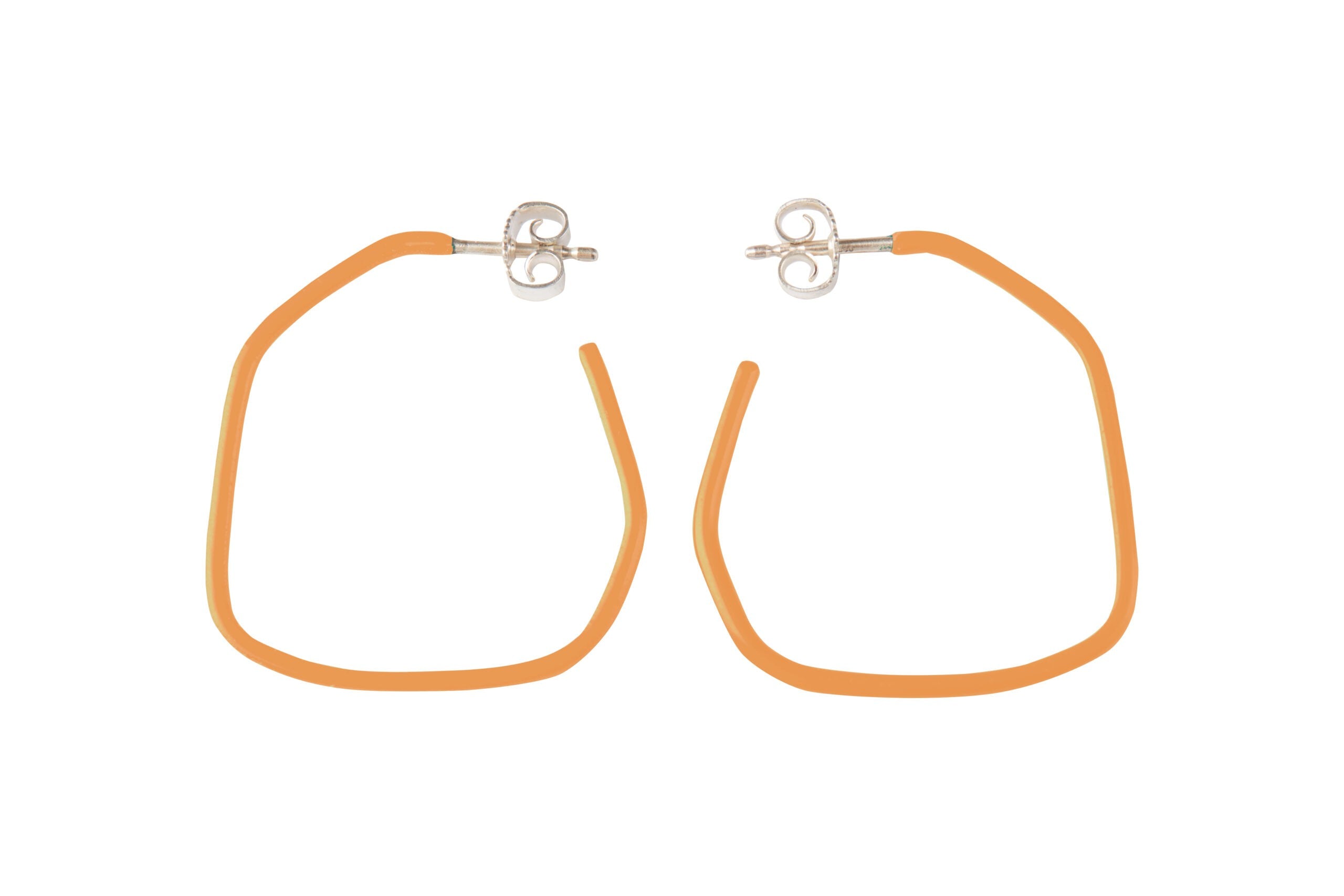 Boucles d'oreilles modèle Lines, vue éditoriale