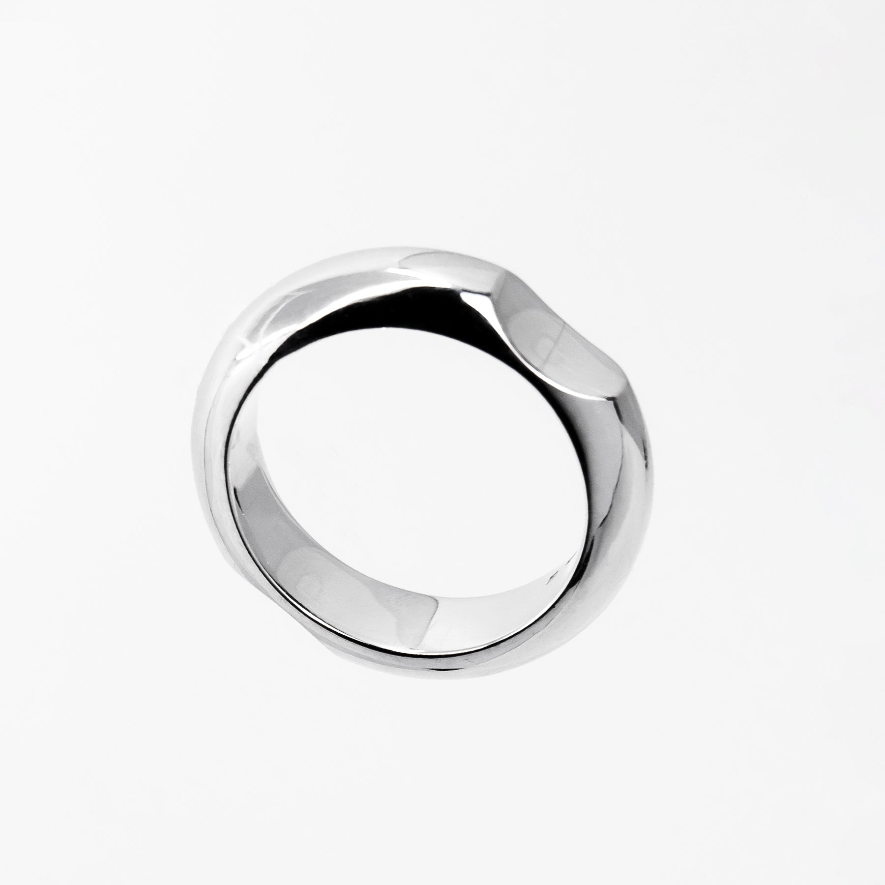 Bague modèle HOLLOW en métal, vue détaillée