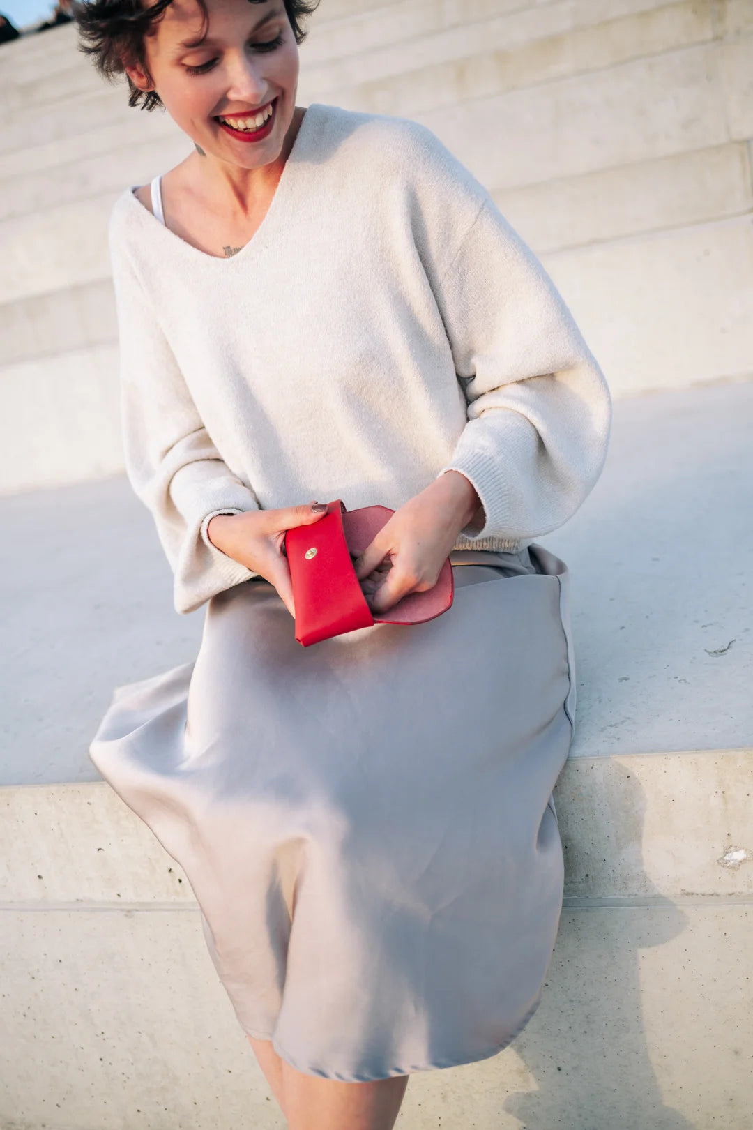 Étui à lunettes de soleil en cuir rouge, vue alternative