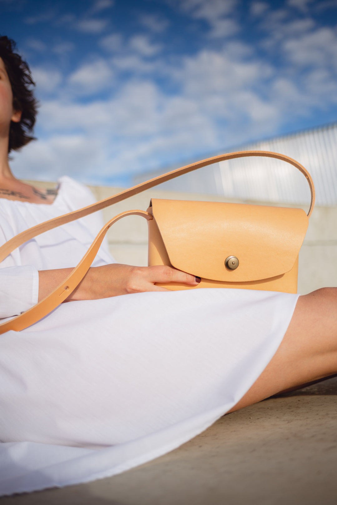 Pochette en cuir beige, vue produit
