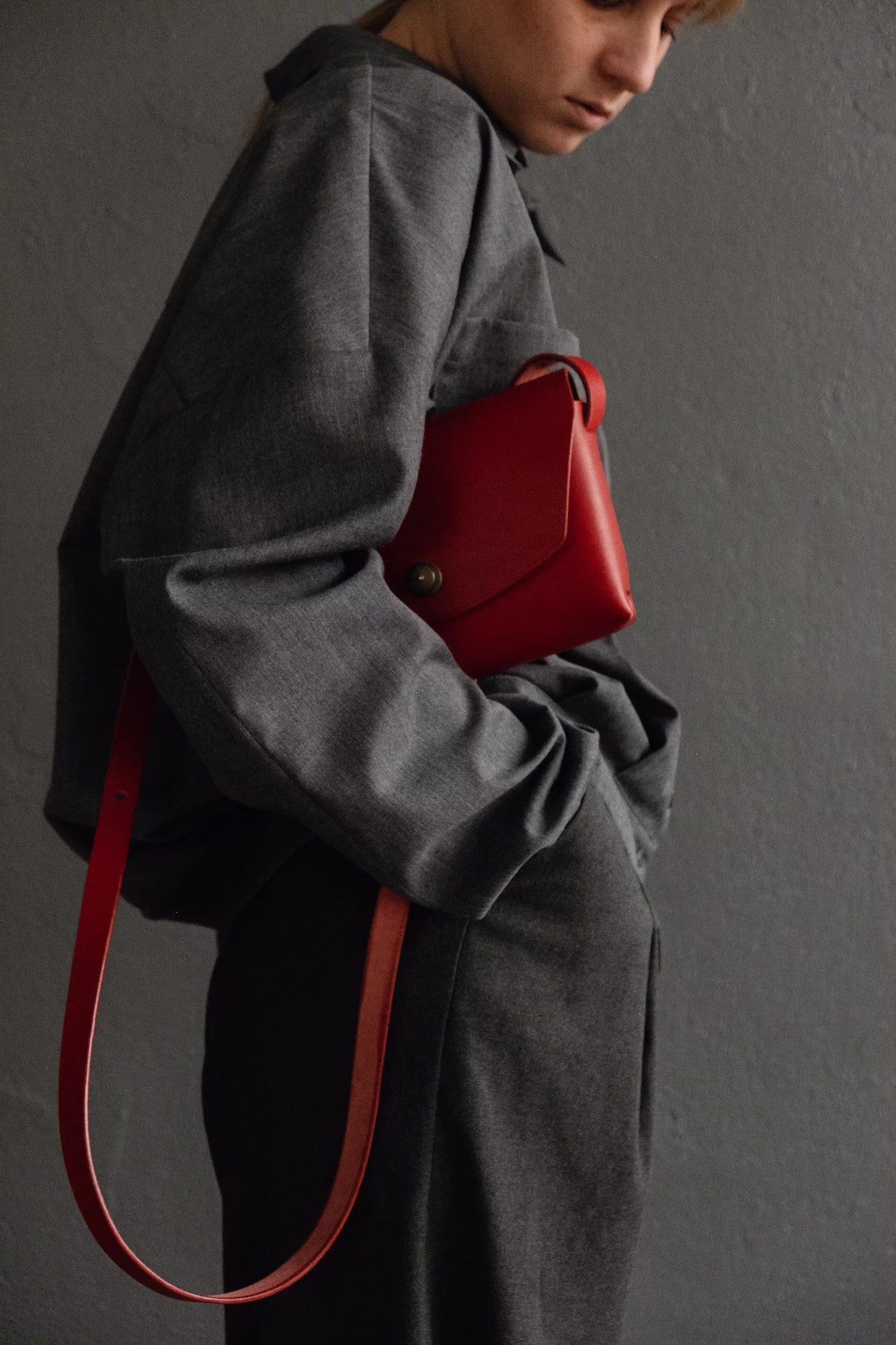 Pochette en cuir rouge, vue alternative