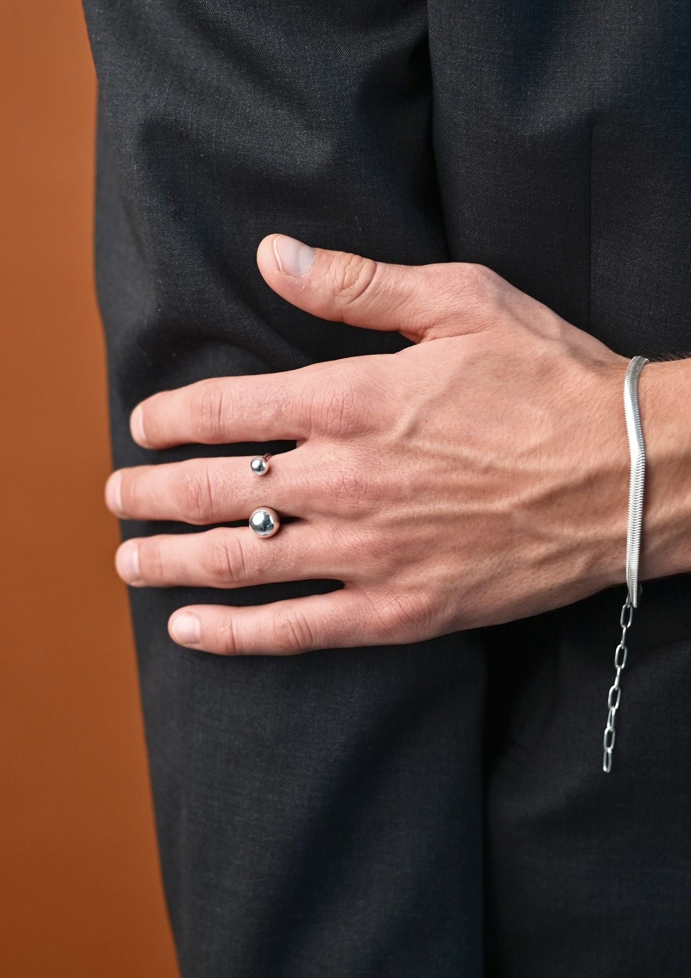 Bague Big Bomb multi-tailles NO MORE en argent, vue produit éditoriale