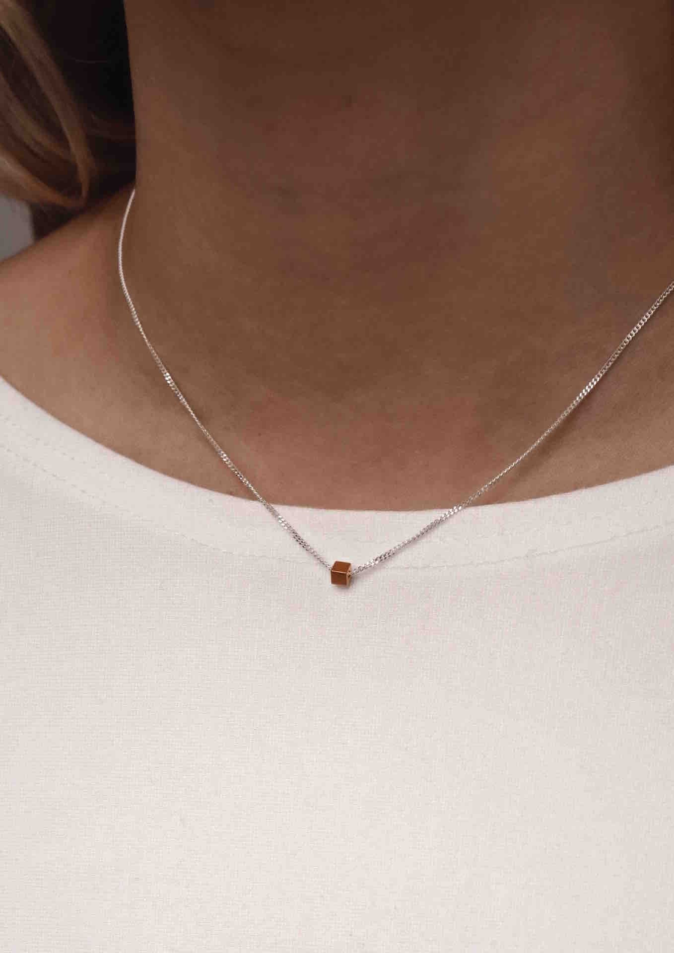 Collier Box NO MORE en plaqué or, vue produit