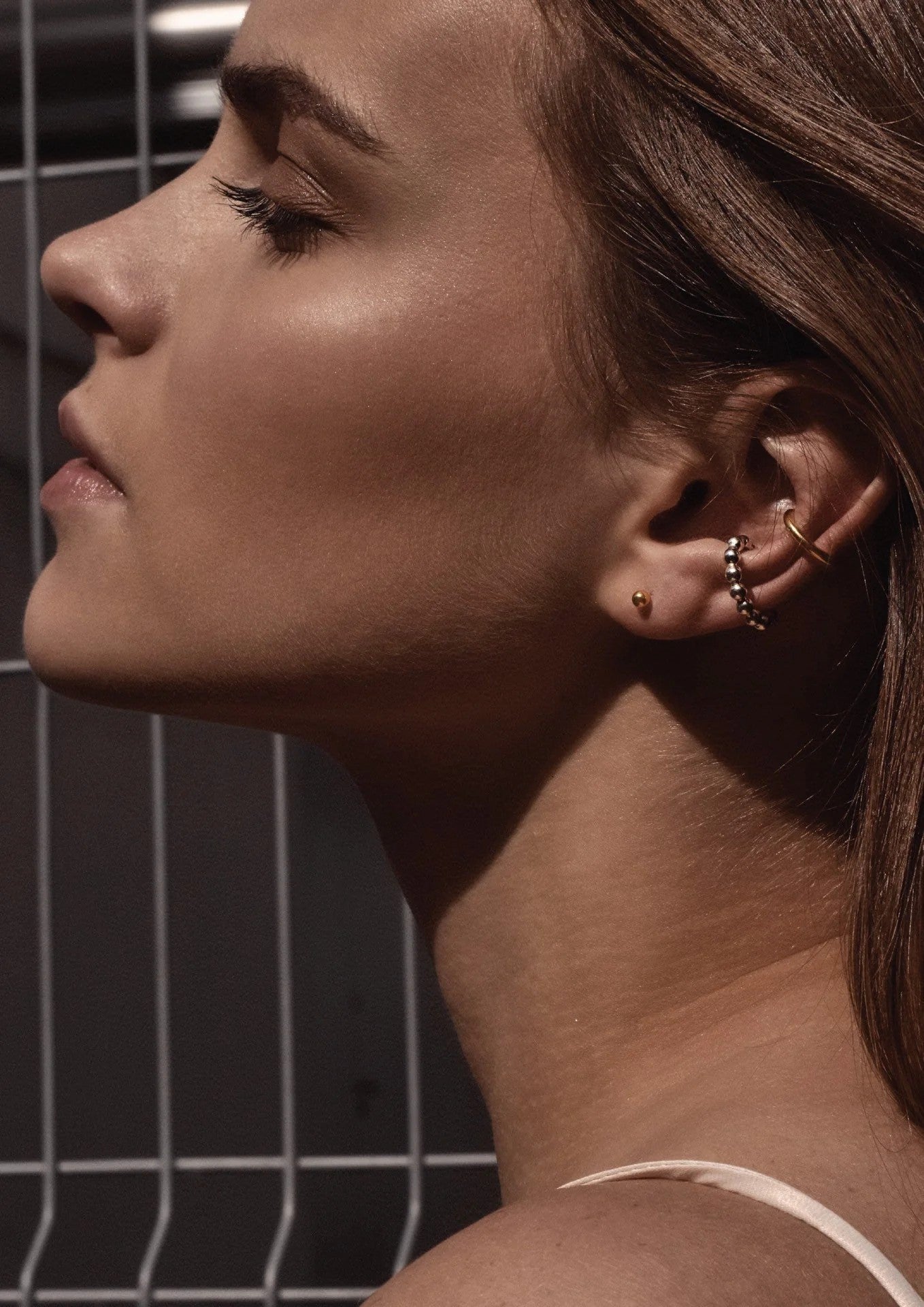 Ear cuff Line NO MORE en plaqué or, vue produit