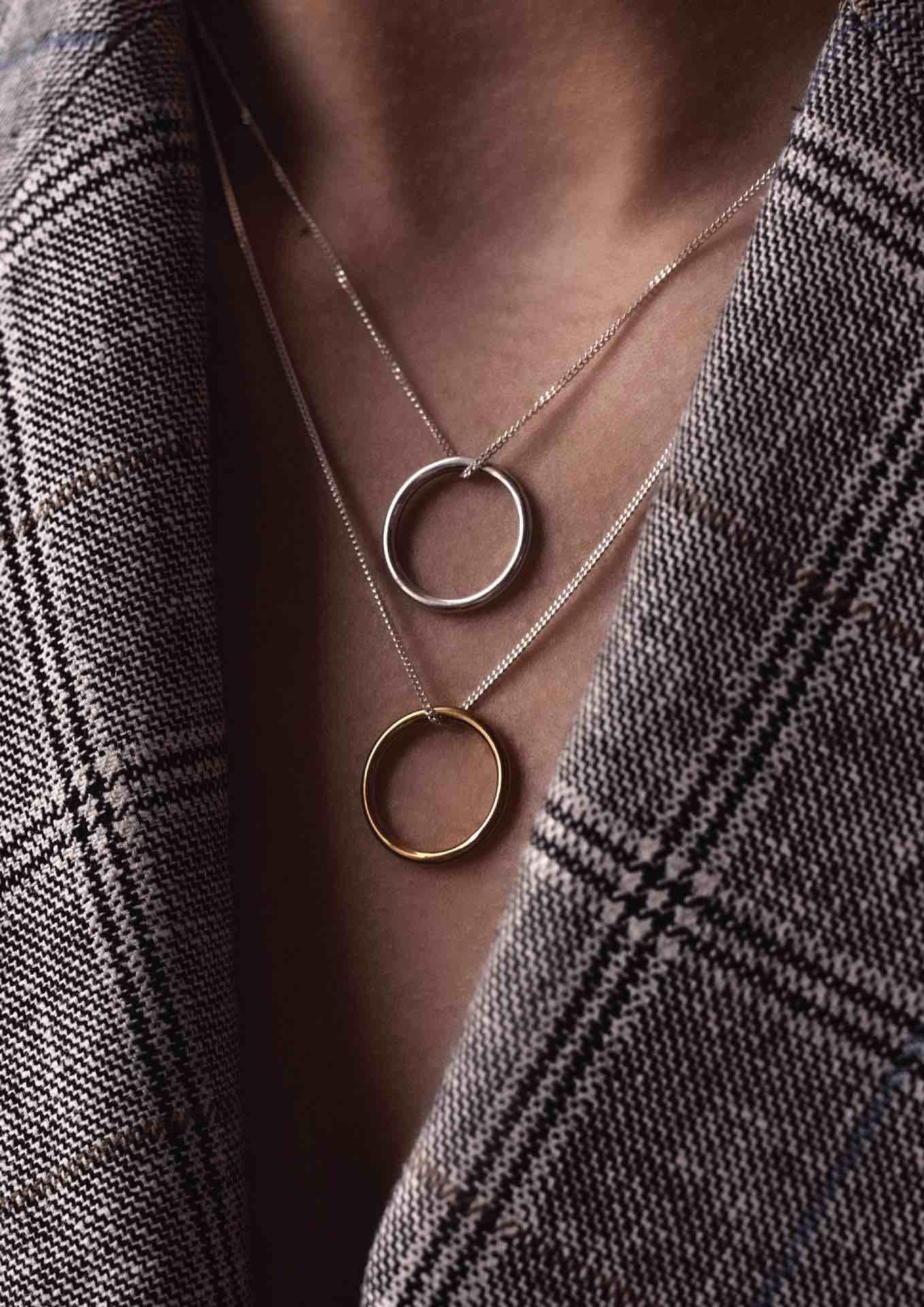 Collier Circle NO MORE en argent, vue produit
